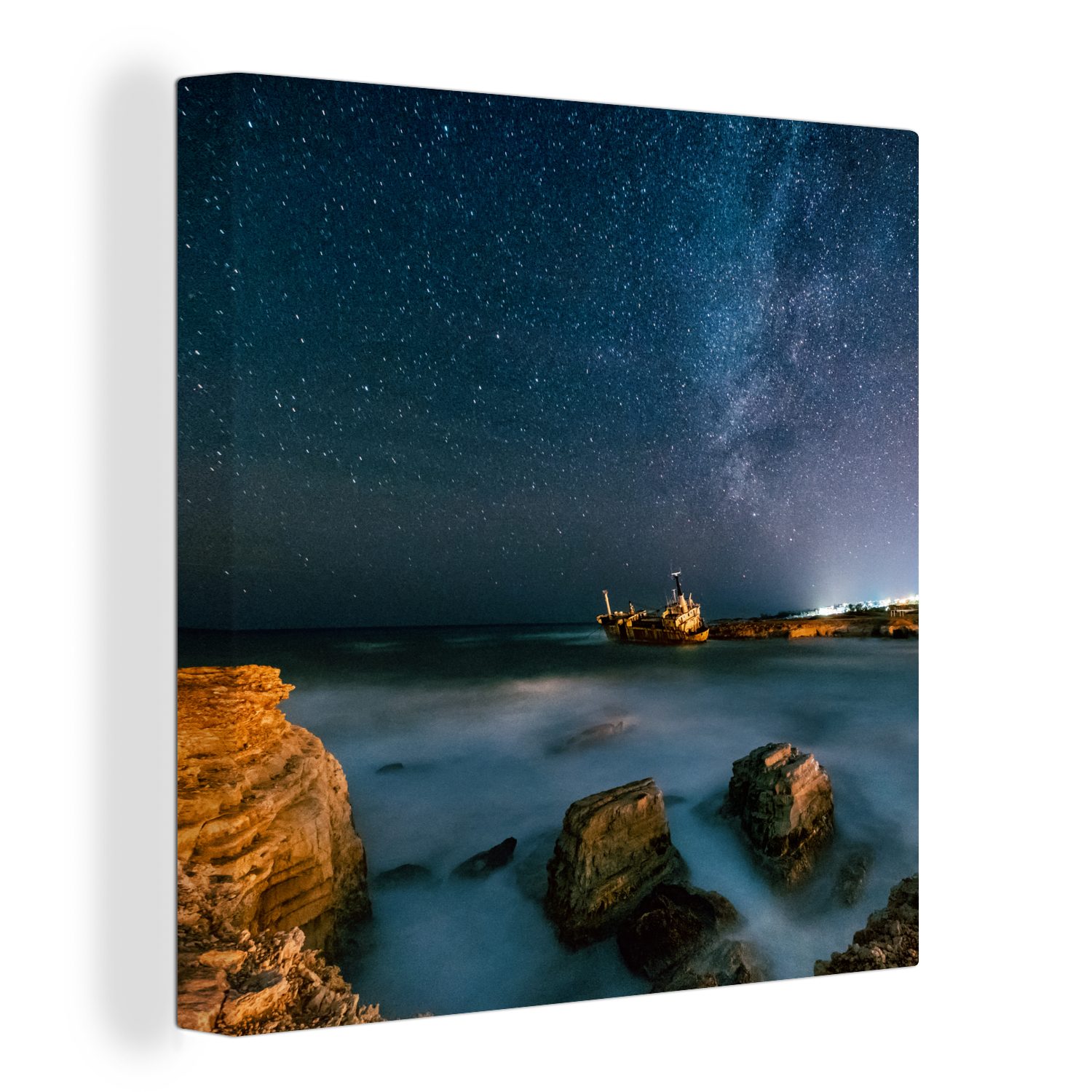 OneMillionCanvasses® Leinwandbild Ein verlassenes Schiff unter einem Sternenhimmel auf Zypern, (1 St), Leinwand Bilder für Wohnzimmer Schlafzimmer