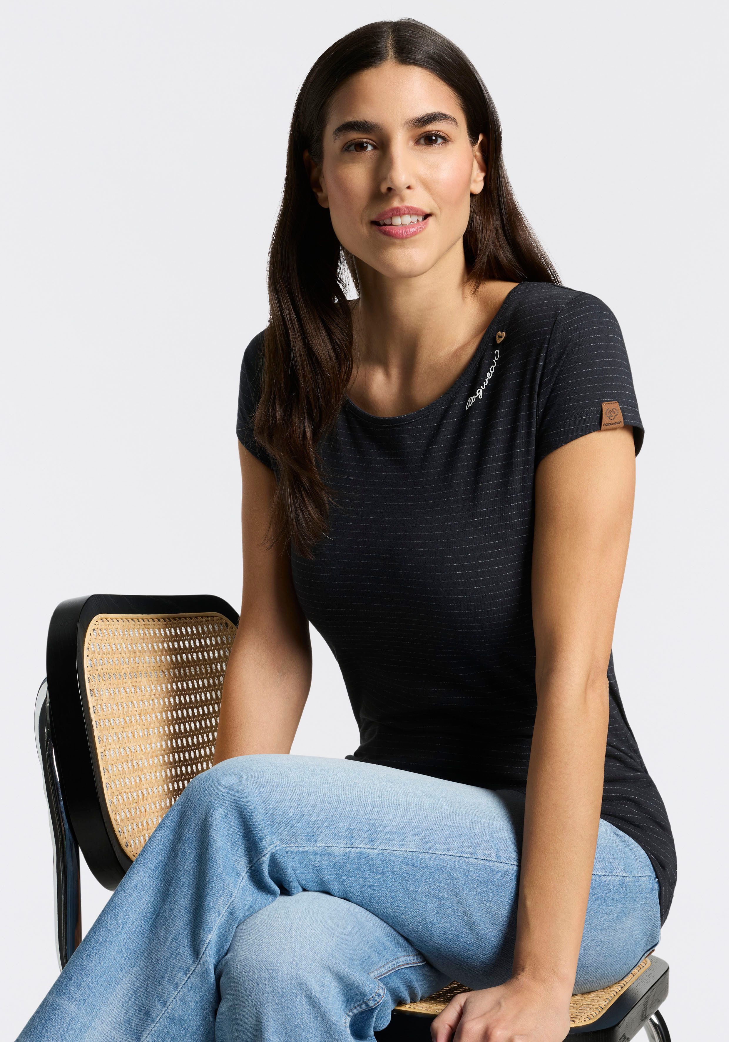 Ragwear Kurzarmshirt MINT STRIPES O mit Logoschriftzug und Zierknopf in Holzoptik