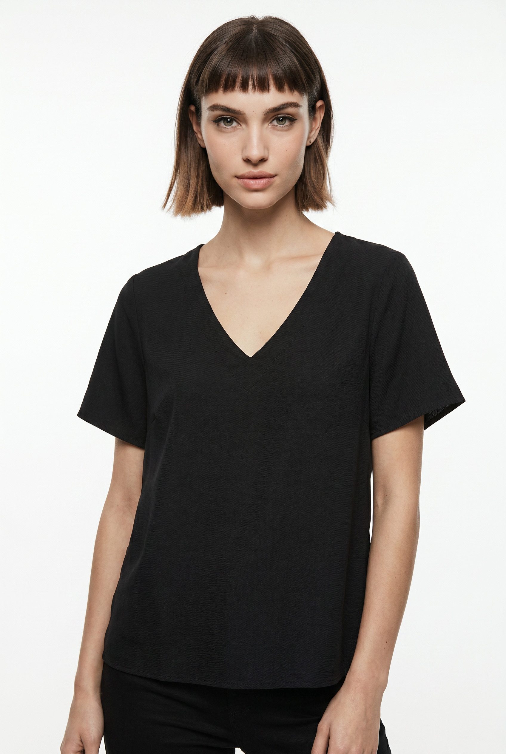 Vero Moda Blusenshirt VMMYMILO S/S V-NECK TOP WVN GA mit klassischem Schnitt