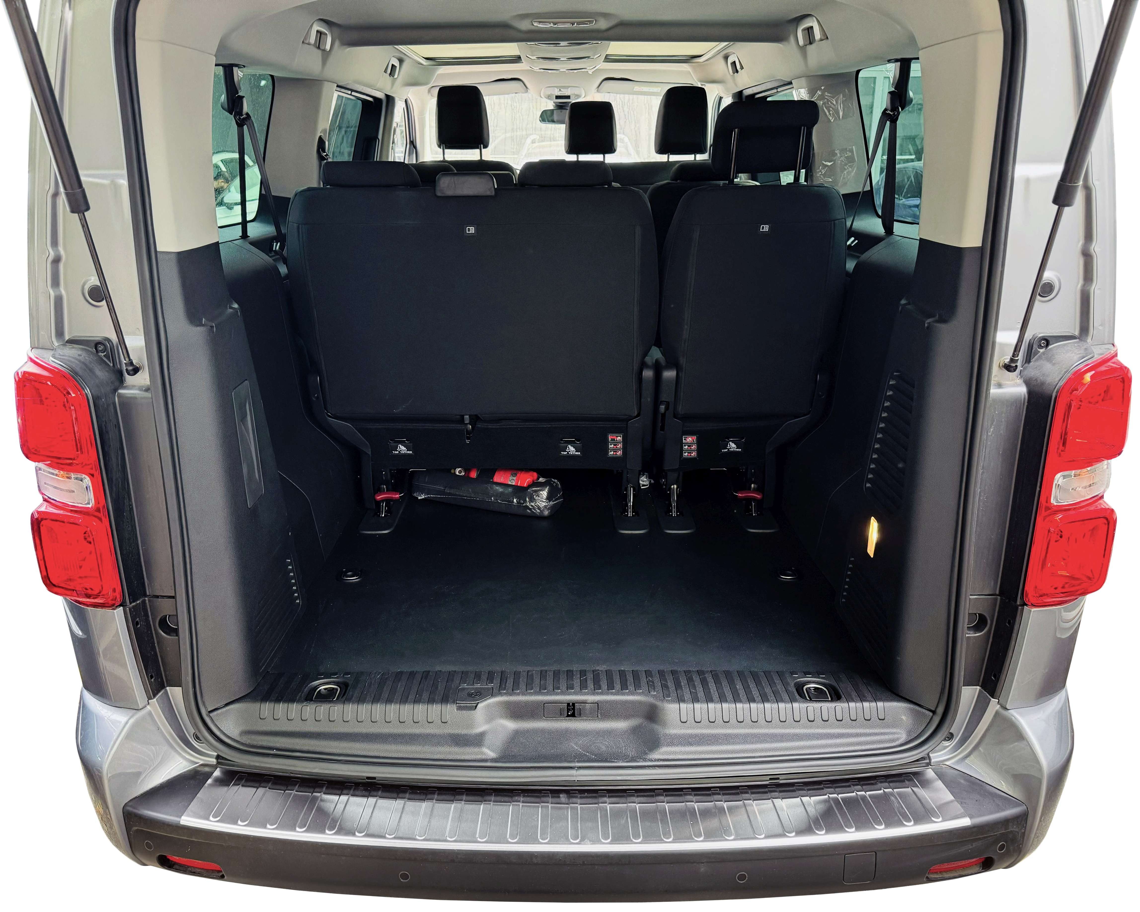 RECAMBO Ladekantenschutz für Toyota ProAce, BJ ab 2016> Stoßstangenschutz, V2A rostfrei, Exklusive Optik, praktischer Schutz & perfekte Passform – Bild 5 von 5