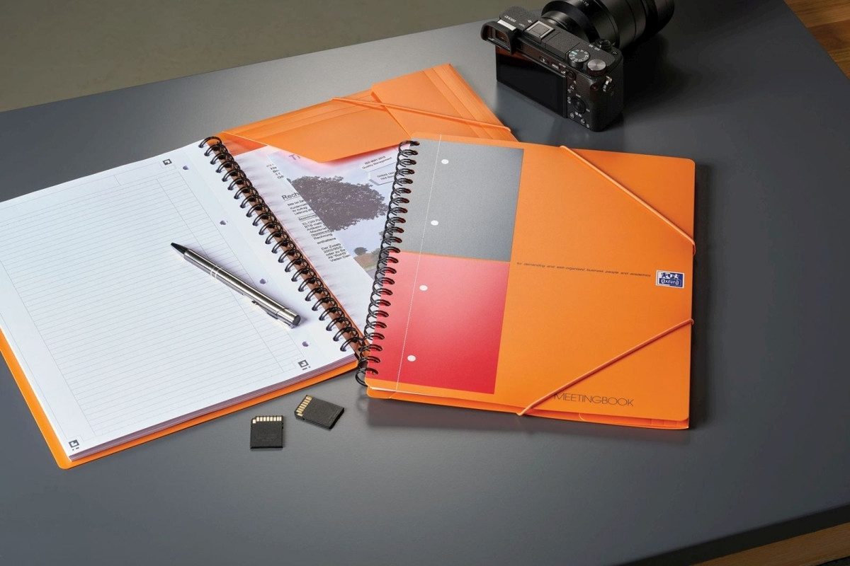 OXFORD Notizbuch Meetingbook International Optik Paper 80 g/qm A4+ 6mm liniert 80