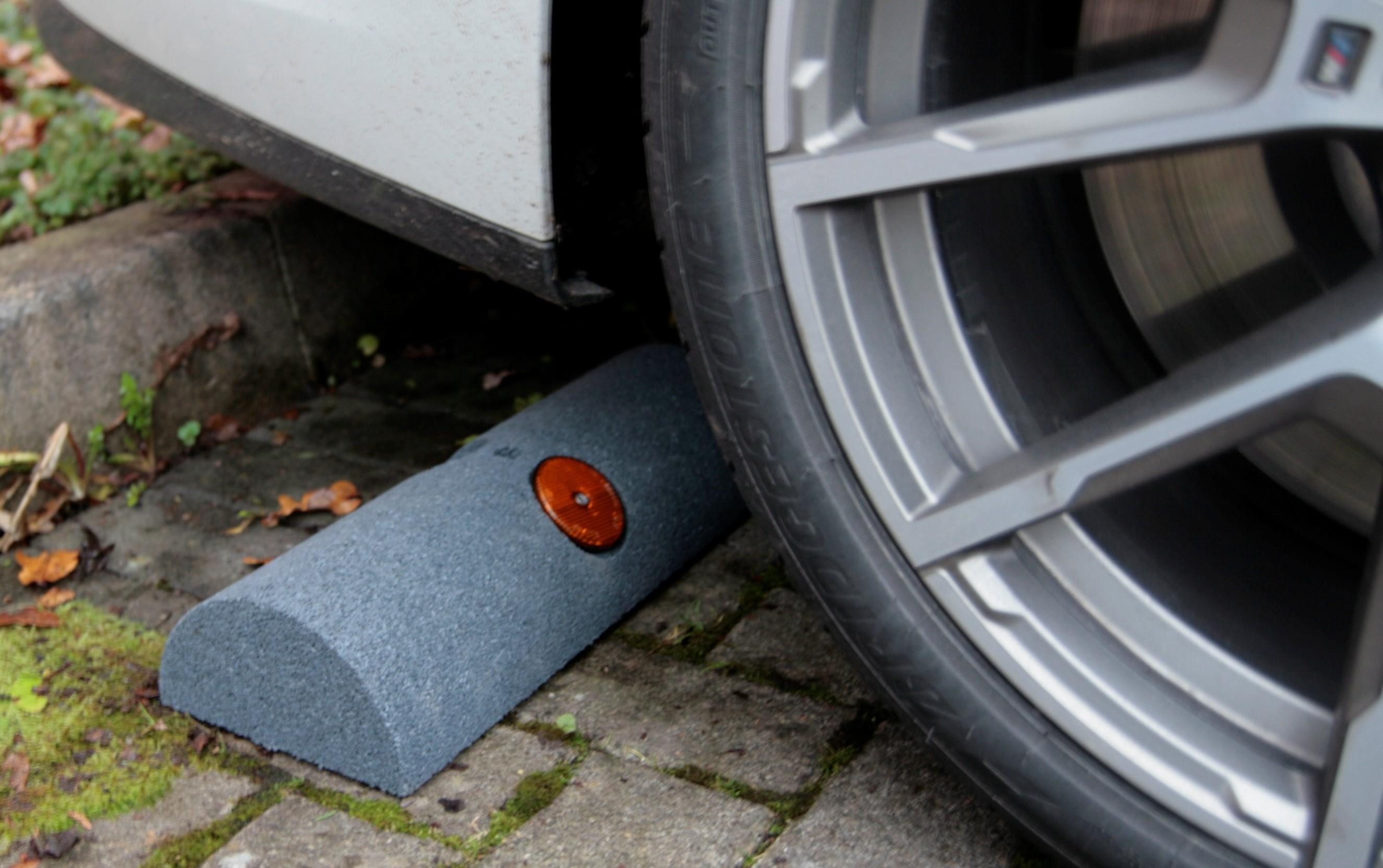 Szagato Auffahrrampe Gummi - Anfahrschutz Bumper 400x150x80 mm (1 Stück) grau SZAGATO, Made in Germany