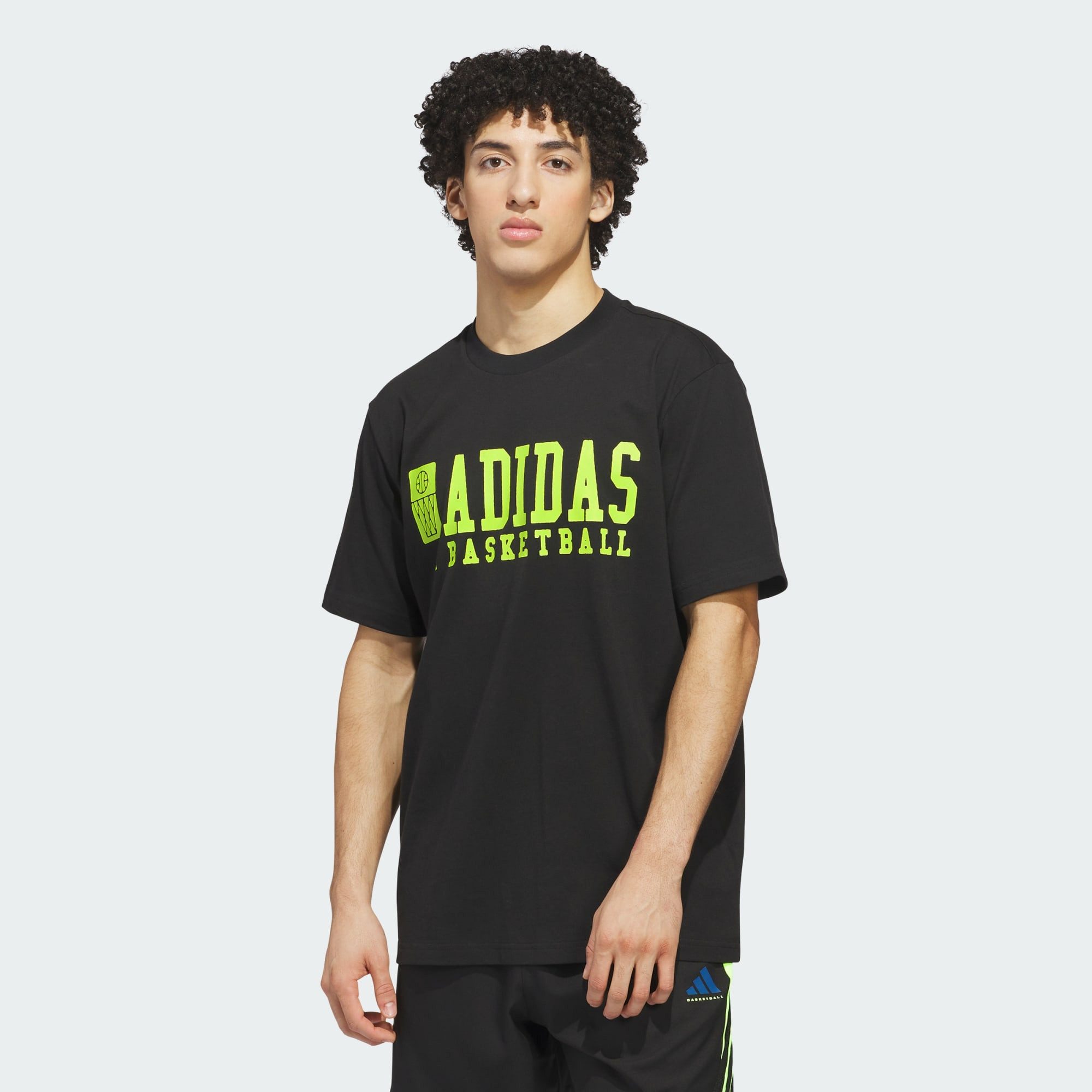 adidas Performance T-Shirt ADIDAS BASKETBALL GRAPHIC T-SHIRT (1-tlg)
