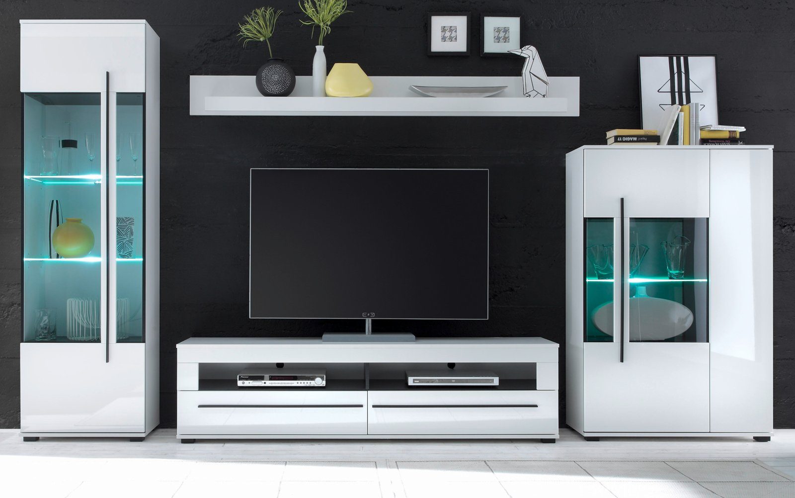 Furn.Design Wohnwand Design-D, (Schrankwand 4-teilig in weiß Hochglanz, 350 x 200 cm), mit Soft-Close