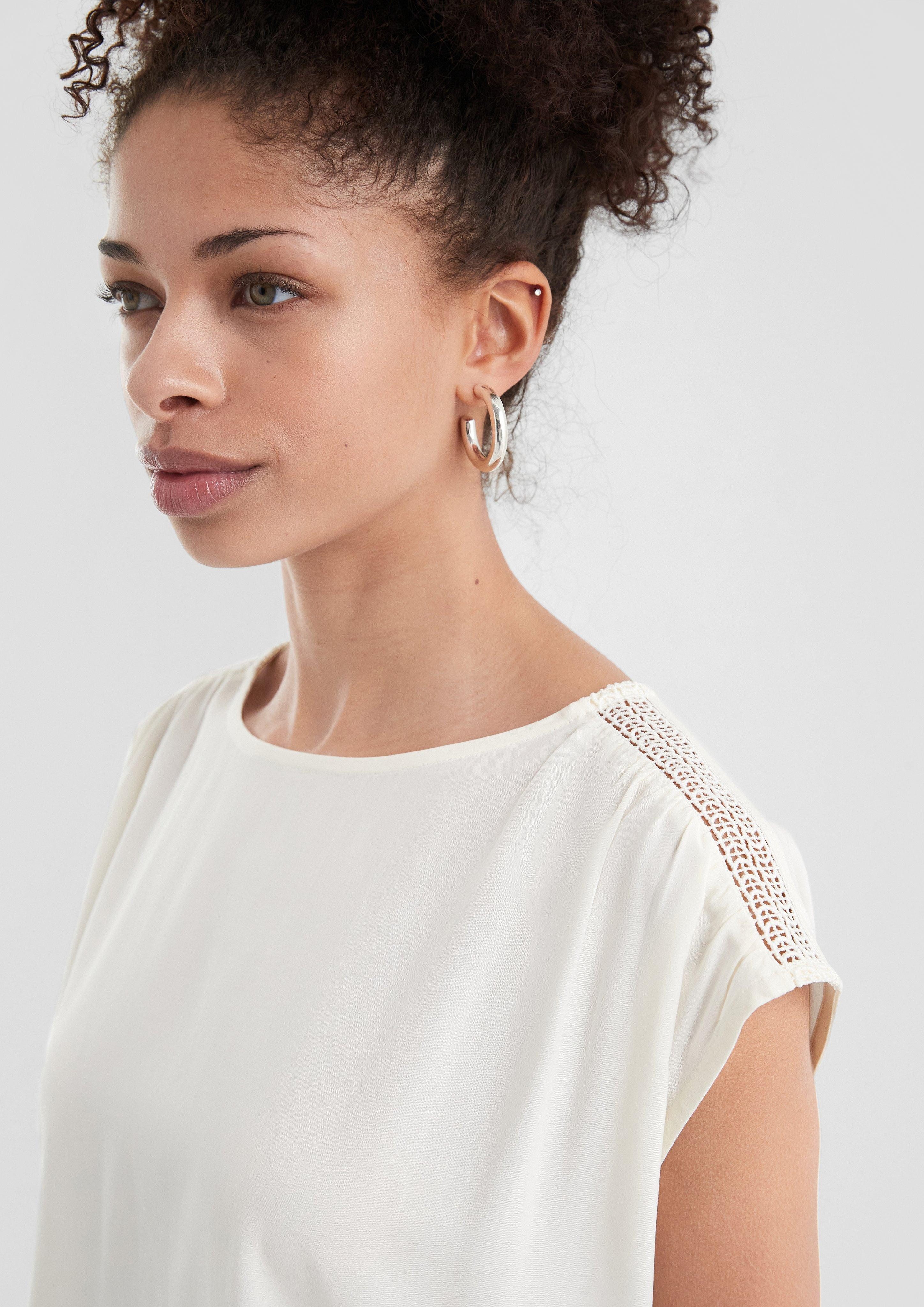QS Kurzarmbluse Lockere Viskosebluse mit Spitzeneinsatz günstig online kaufen