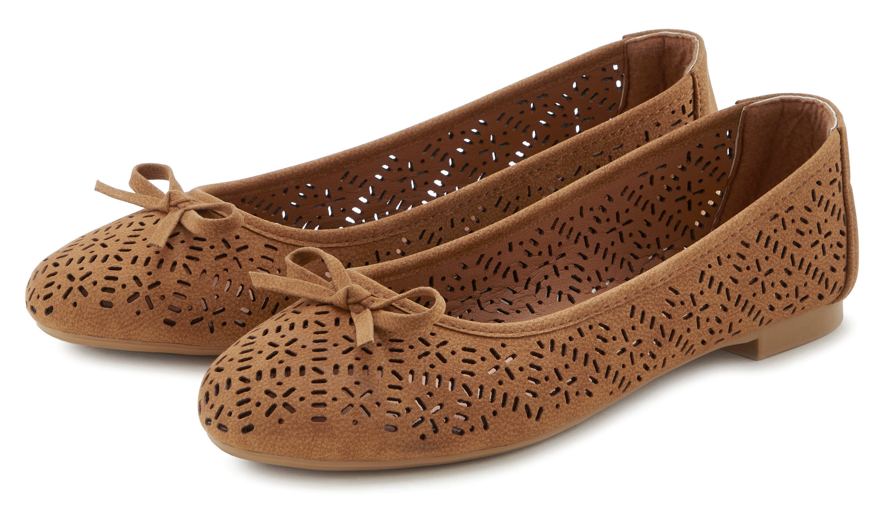 LASCANA Slip-On-Sneaker, Freizeitschuh, Slipper, Halbschuh, Ballerina mit kleinen Cut-Outs VEGAN