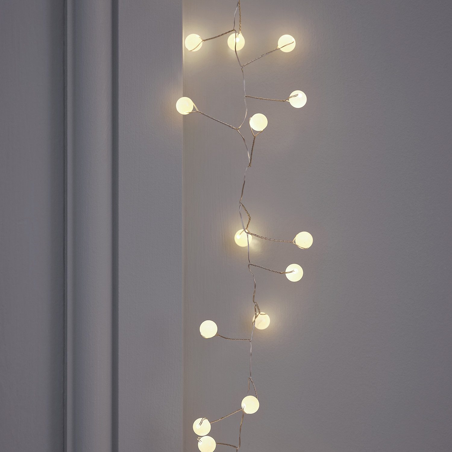 Lights4fun LED-Lichterkette 1,5m Cluster Micro Lichterkette Kugeln