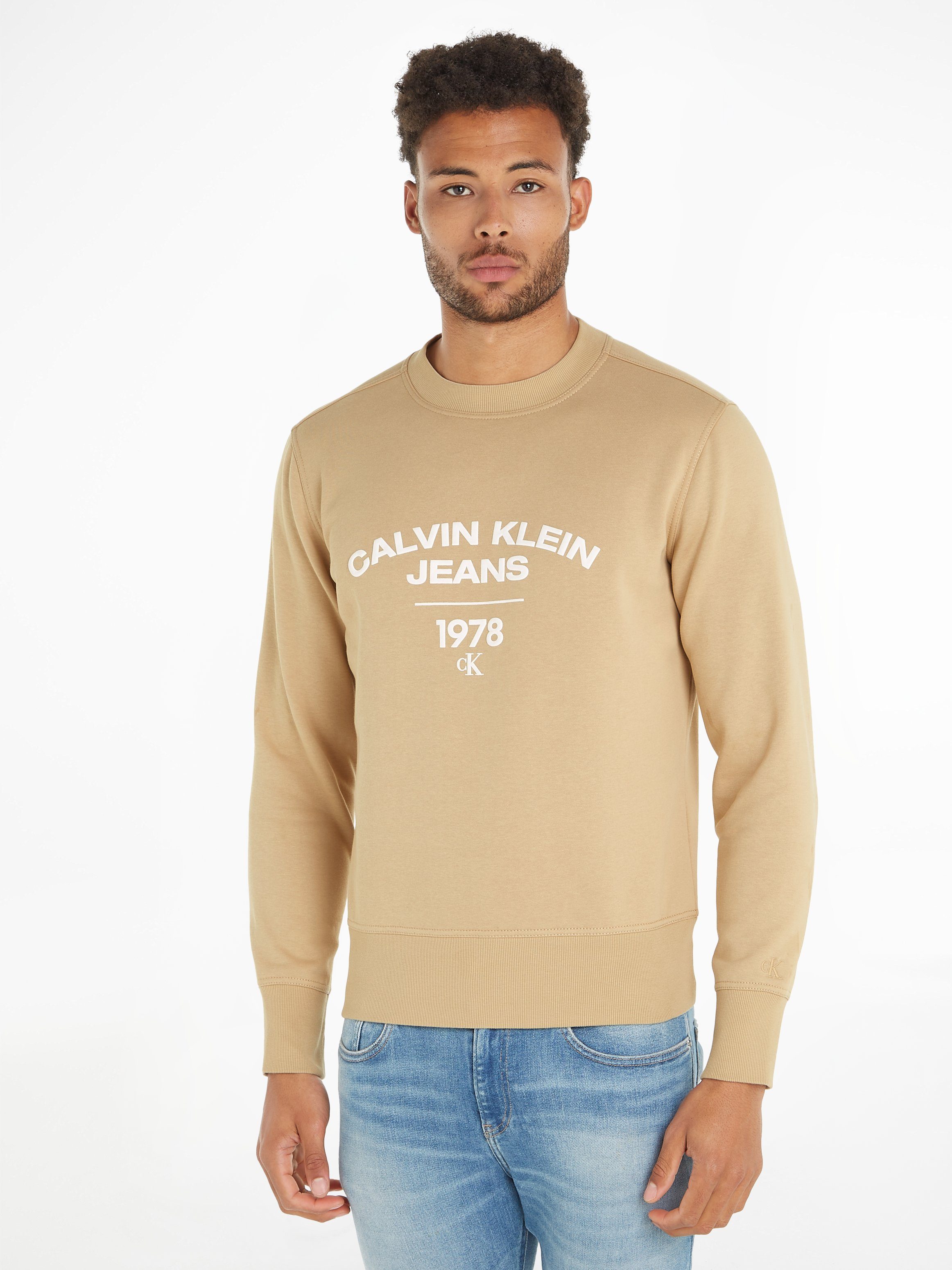 Calvin Klein Jeans Sweatshirt VARSITY CURVE CREW NECK Travertine