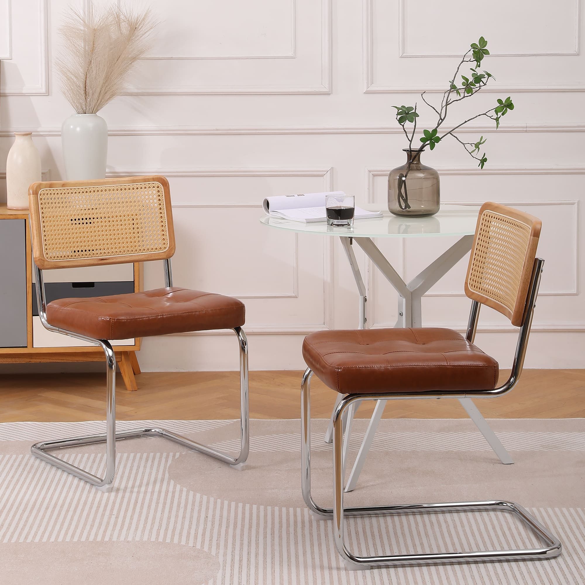LIVIHOME Esszimmerstuhl Rattania (Set, 2 St), mit Rattan-Rückenlehne, PU-Leder Sitzfläche und Chrombeinen