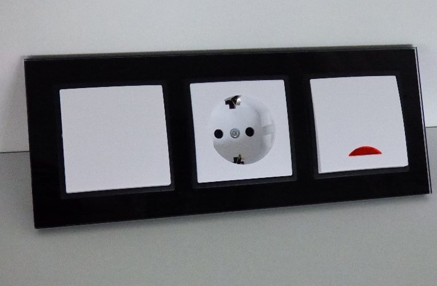 Lichtideen Schalter 7158 Abelka Nuovo schwarz 1 x Schuko 1 x Wechsel 1 x Kontroll Schalter (Taster, Schalter, Anennendose, Steckdose mit USB lieferbar)