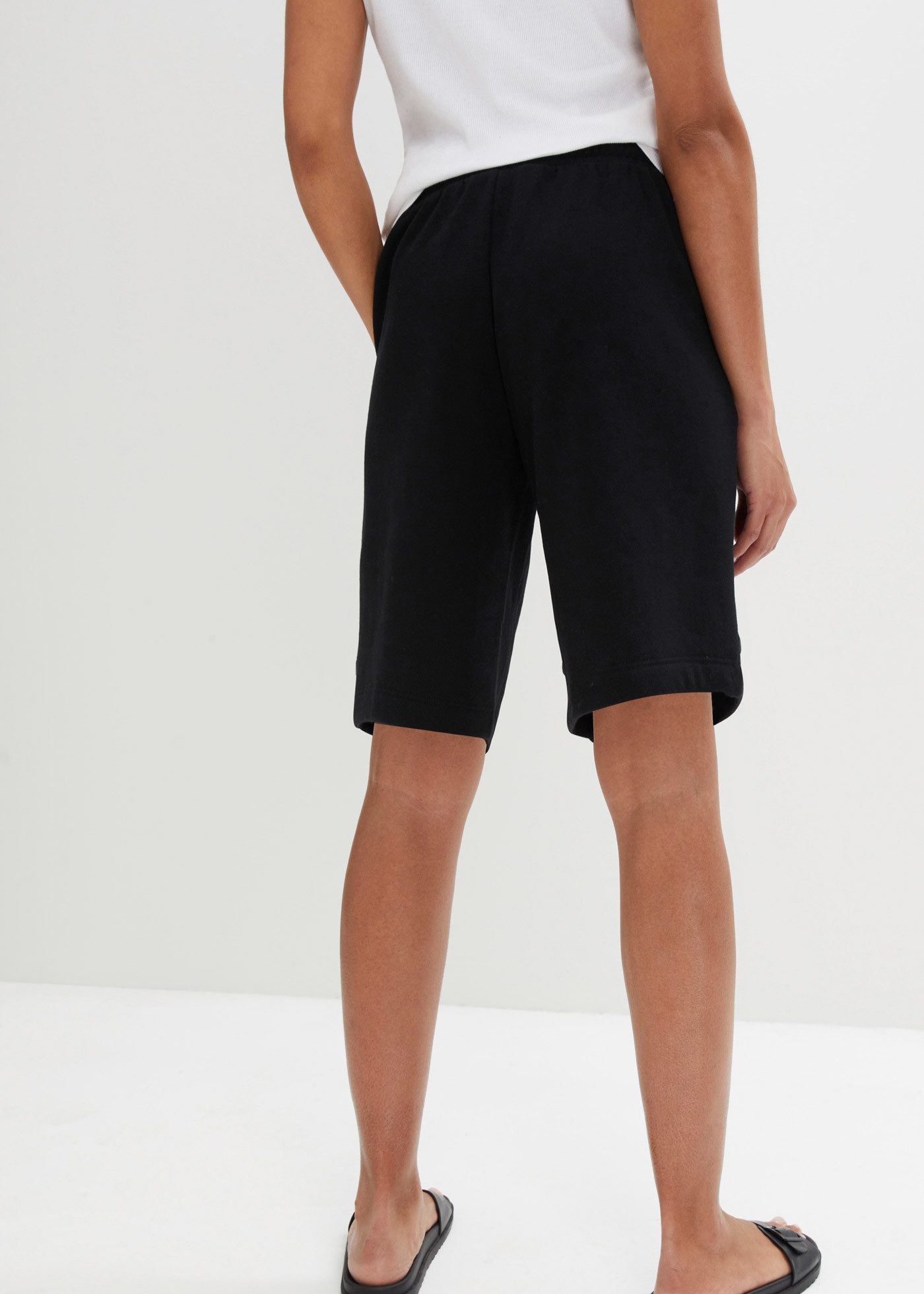 bonprix Sweatshorts aus überwiegend Baumwolle, mit großem Taschen, lockere Passform