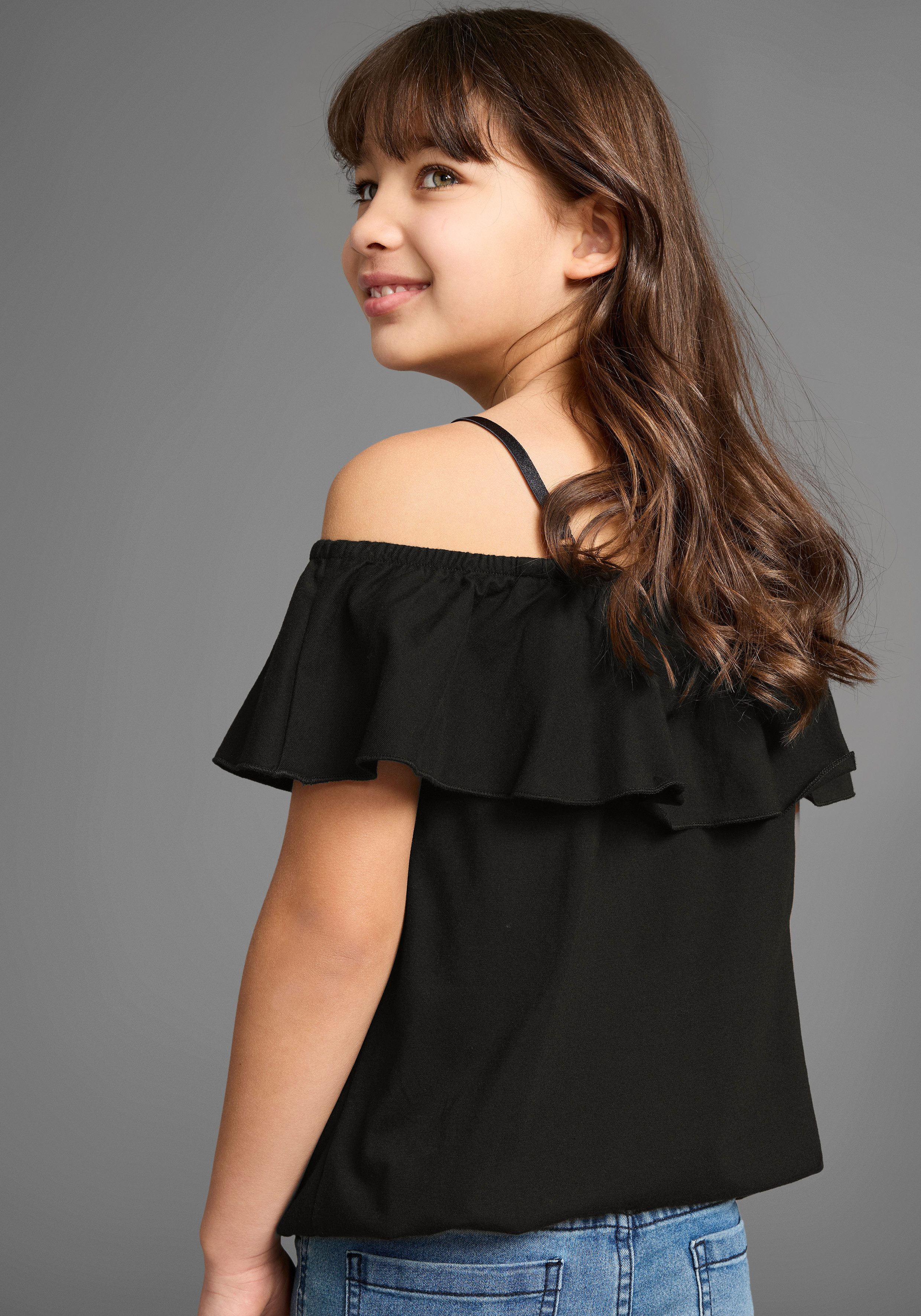 KIDSWORLD T-Shirt Volant-Shirt Kurzarm, weite Passform, Carmenausschnitt, aus Jerseystoff