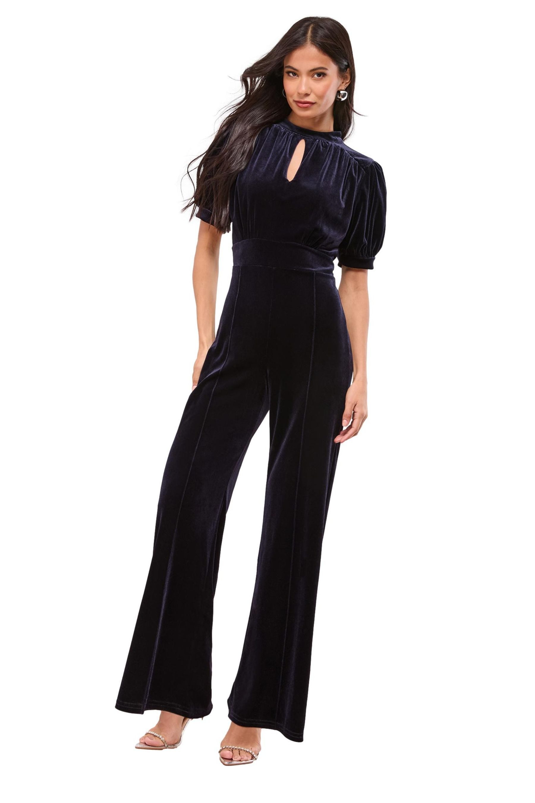 LIPSY Jumpsuit Lipsy Samt-Jumpsuit mit Punkten, Petite (1-tlg)