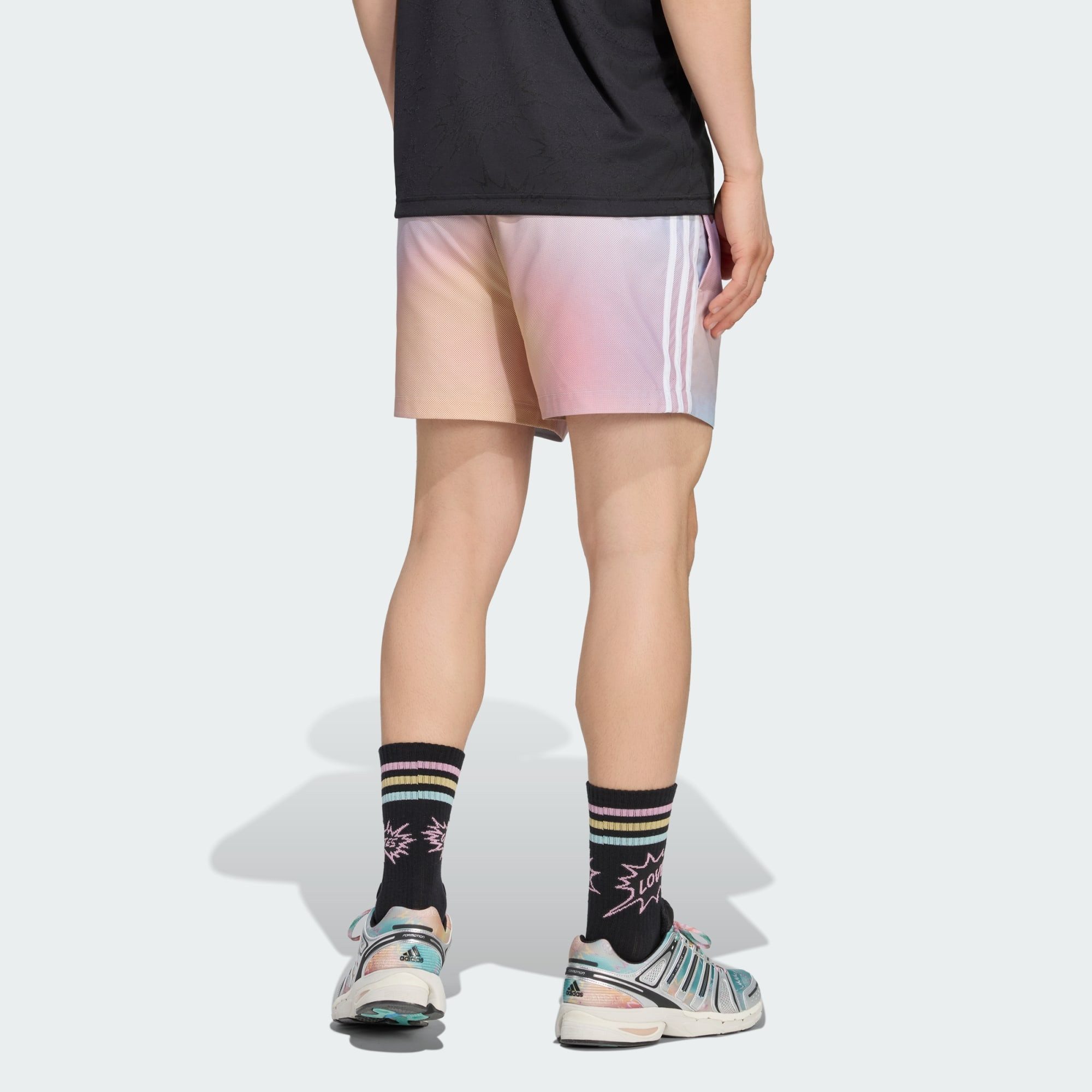 adidas Originals Shorts LOVE UNITES AOP SHORTS, WASSERDICHT (1-tlg)