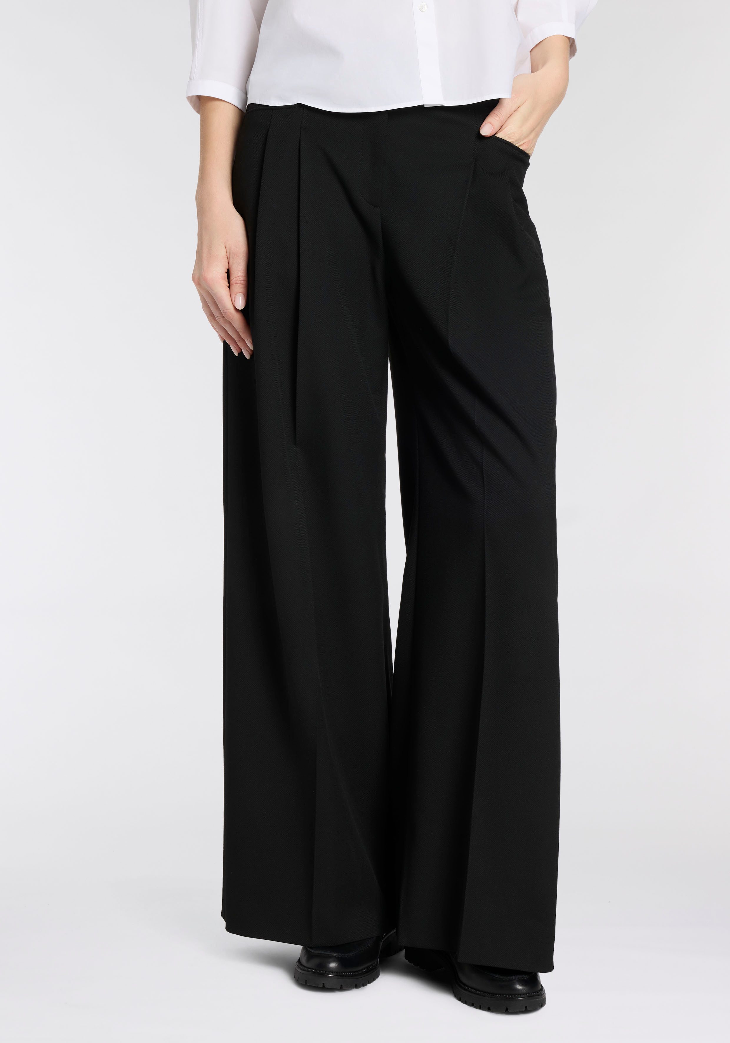 BOSS ORANGE Bundfaltenhose Takora Premium Damenmode weit geschnitten, mit verstellbaren Riemen