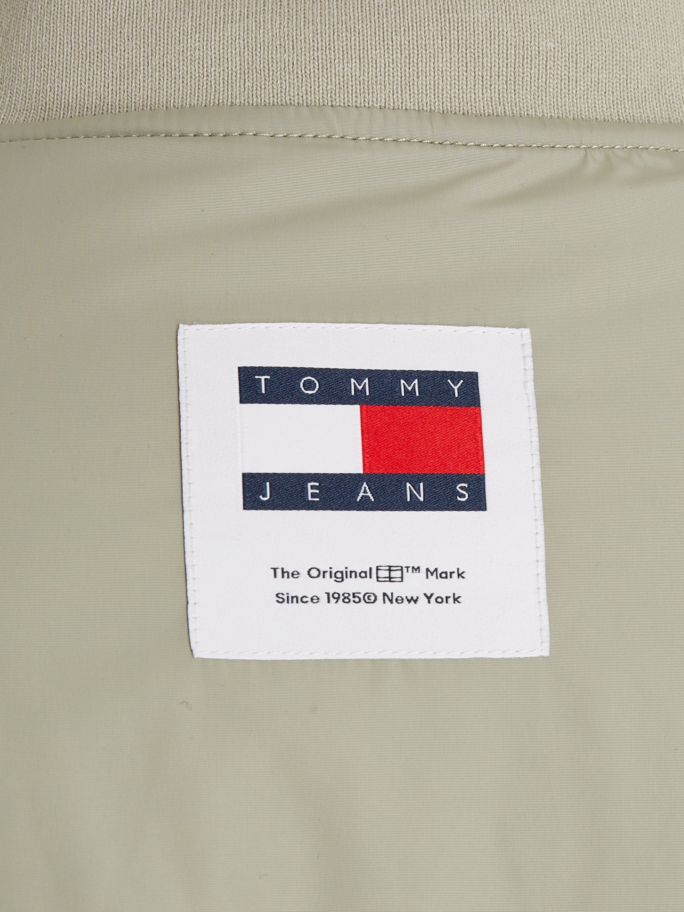 Tommy Jeans Bomberjacke TJM CLASSICS JACKET Willow Faded Jeans Logoschriftzug Tommy BOMBER EXT mit