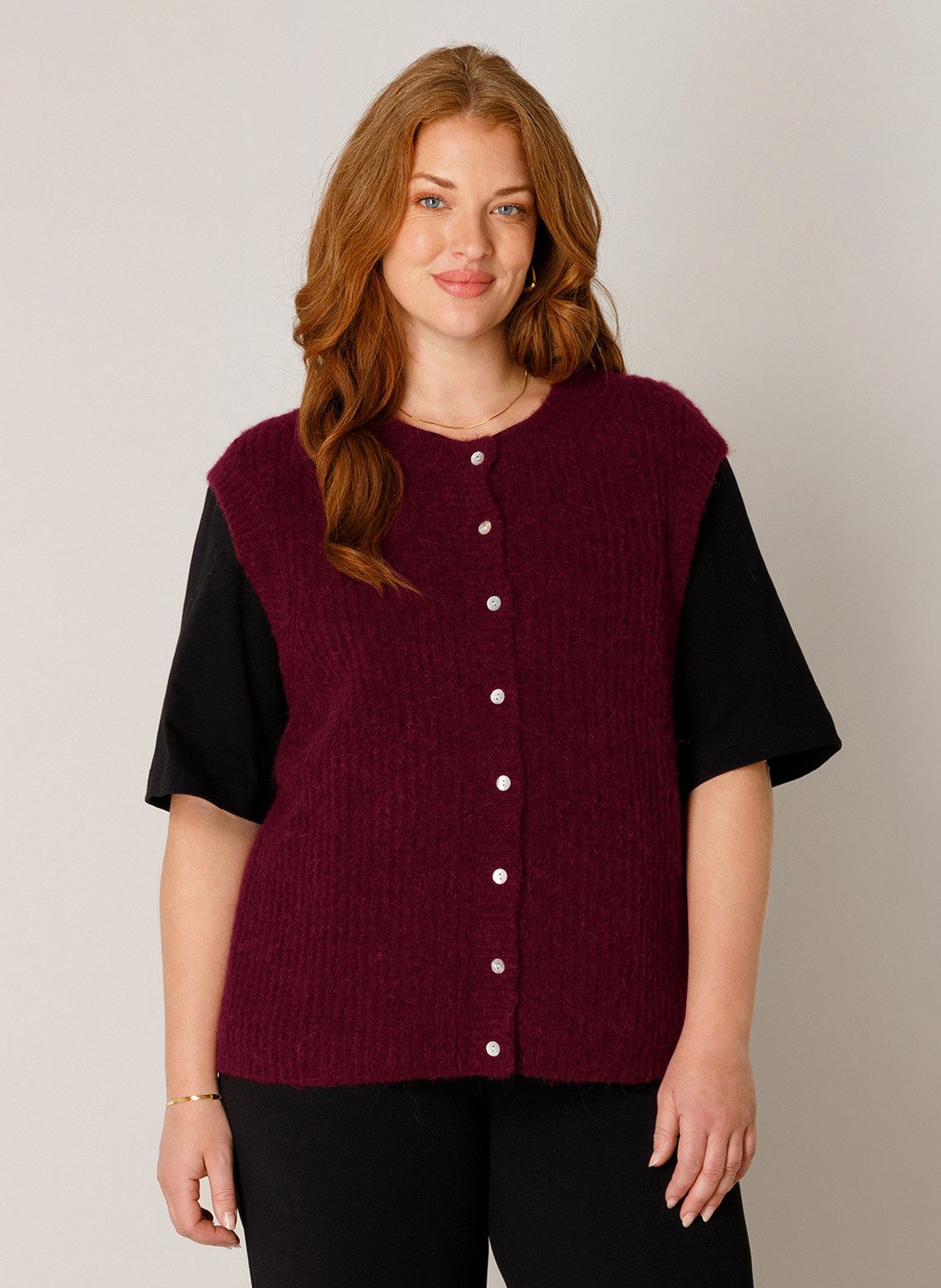 Base Level Curvy Strickweste Nelly Ärmellos - mit Knopfleiste / Große Größen