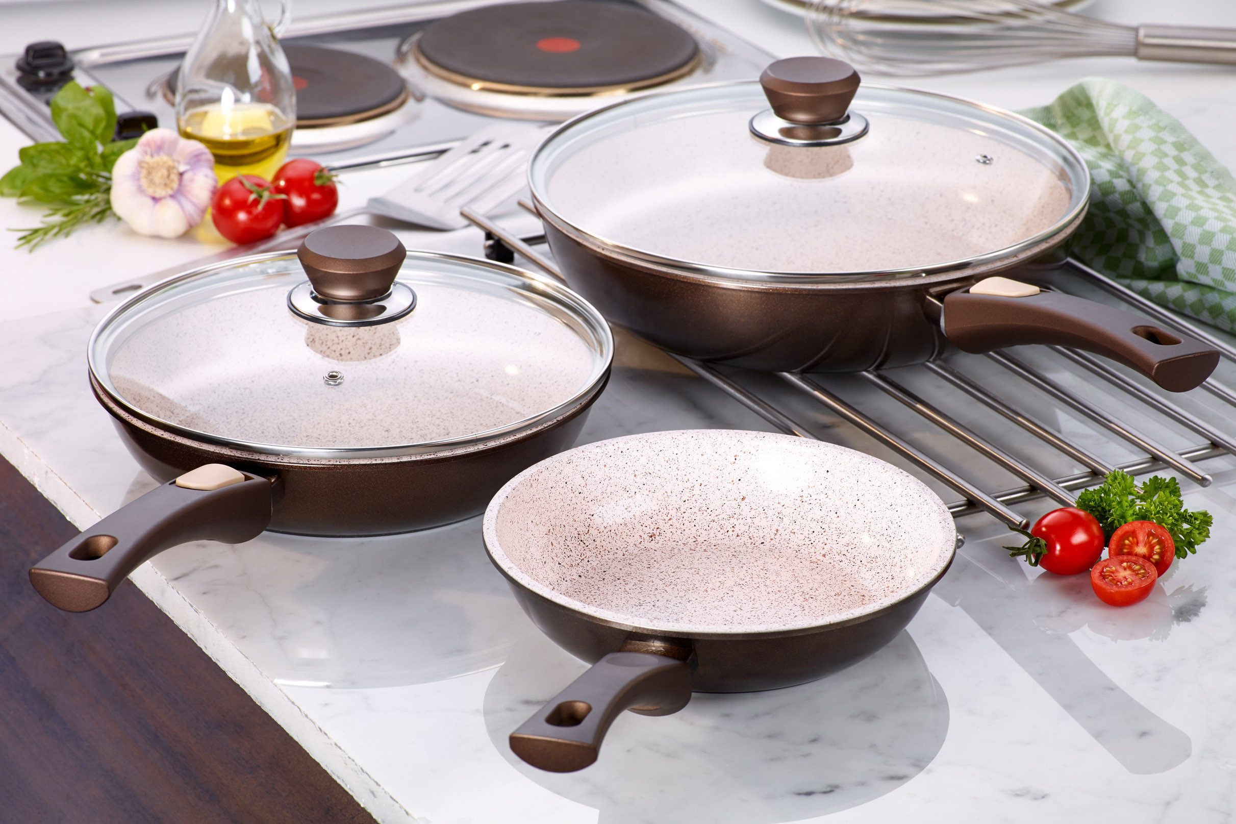 Genius Pfannen-Set Cerafit Granit - Grand-Edition Pfanne, 7-teiliges Set, Edelstahl (Set, 7-tlg., je 1x Pfanne + Deckel 24 cm + 28 cm, 1x Pfanne 20 cm, 2x Einleger), geeignet für Aufläufe, zum Schmoren o. Backen - ohne Griff und Deckel