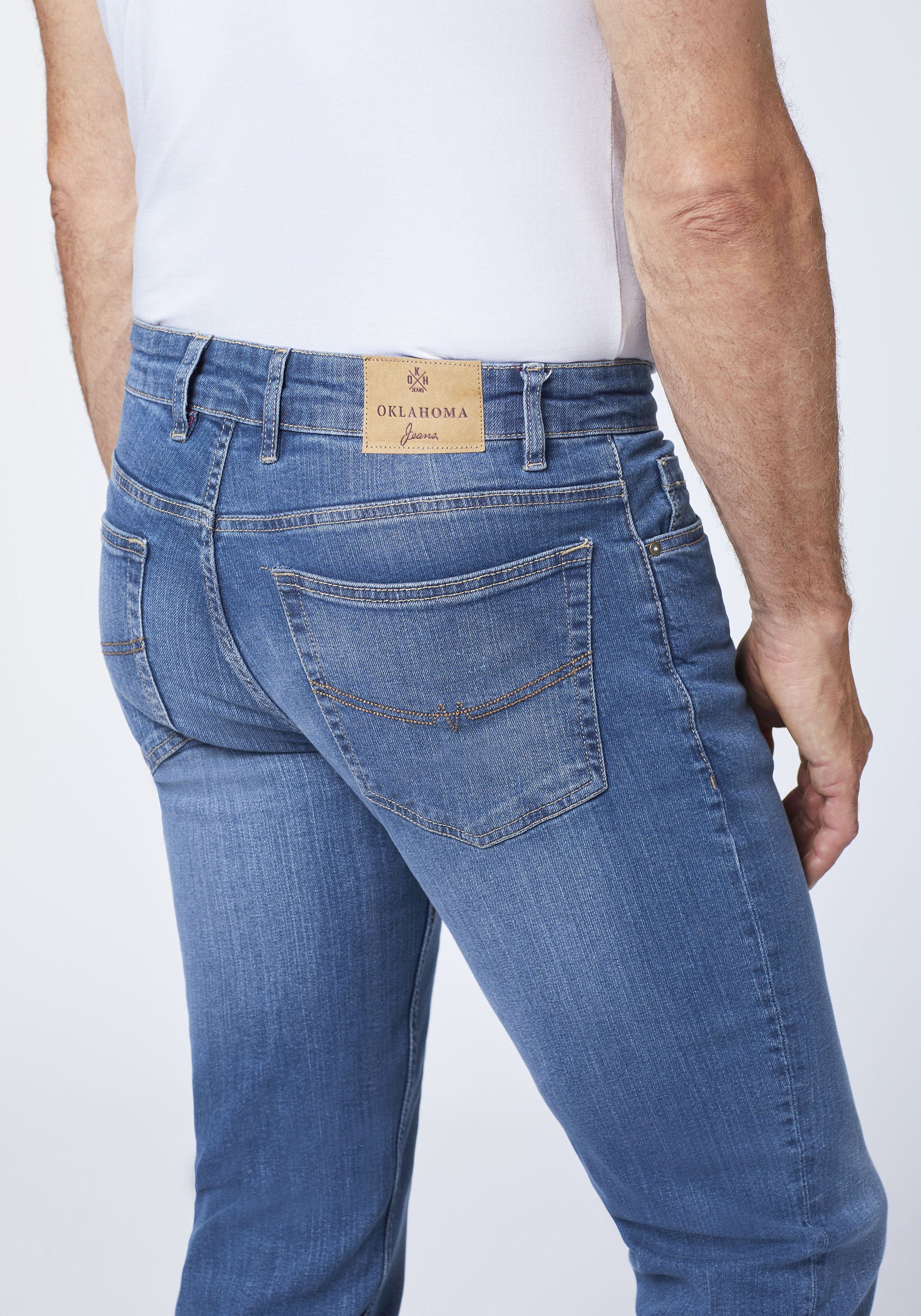 Oklahoma Straight-Jeans raffiniertem Jeans Schnitt (1-tlg) mit hellblau