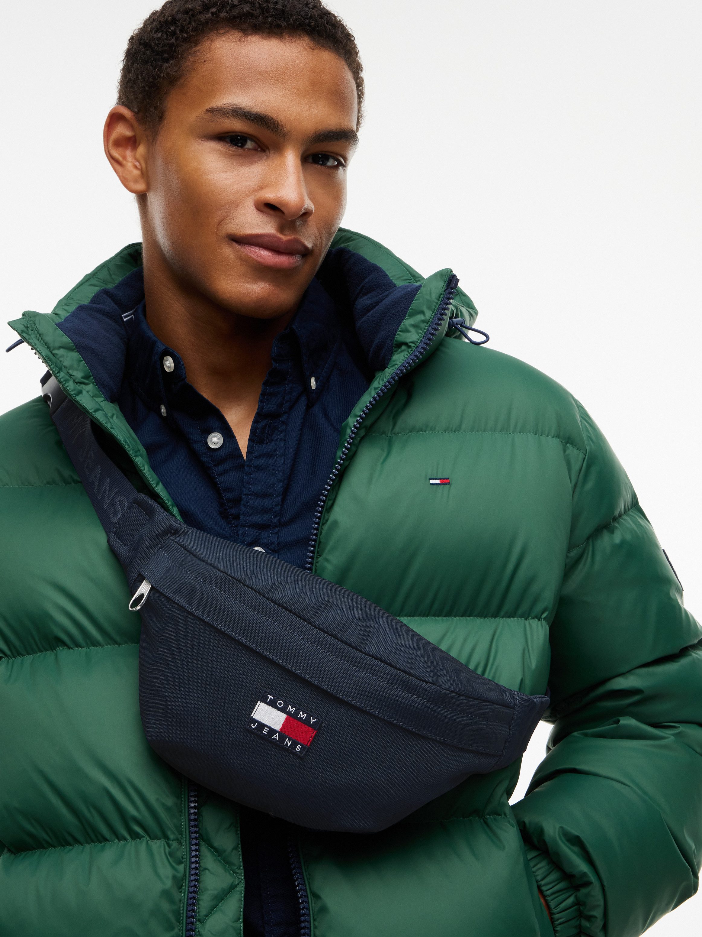 Tommy Jeans Bauchtasche TJM ESS DAILY BUMBAG, Unisex Gürteltasche, Crossbodybag, Minibag mit Logo-Aufnäher