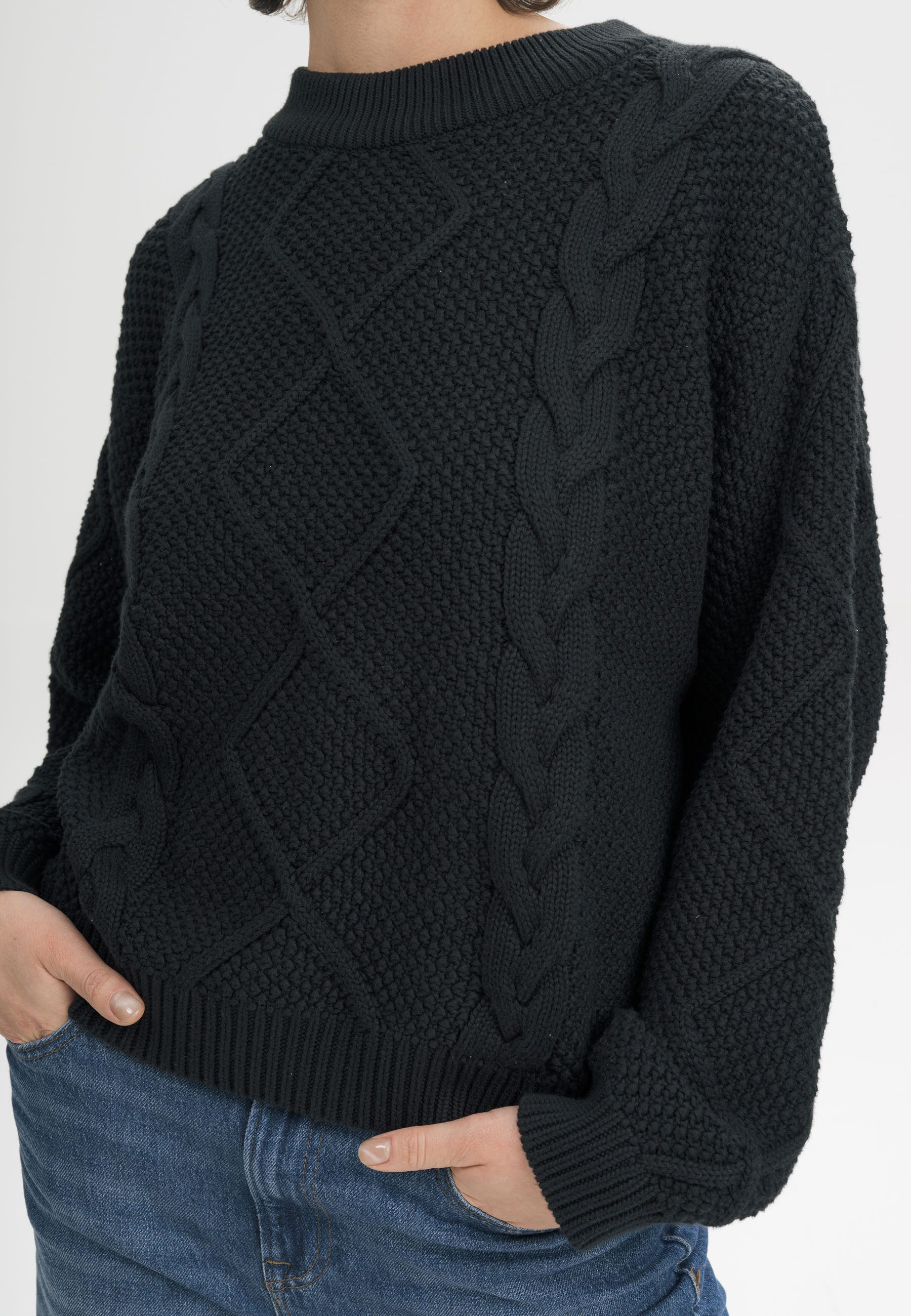 MELA Strickpullover Zopfmuster Strickpullover Style SAMAIRA Gerippter Kragen, Saum und gerippte Bündchen