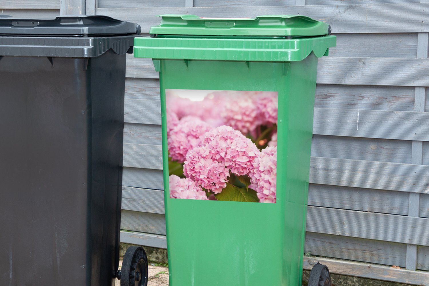 Sticker, (1 Rosa Blumen Abfalbehälter Mülltonne, Container, Mülleimer-aufkleber, - Hortensie - MuchoWow - St), Busch Wandsticker