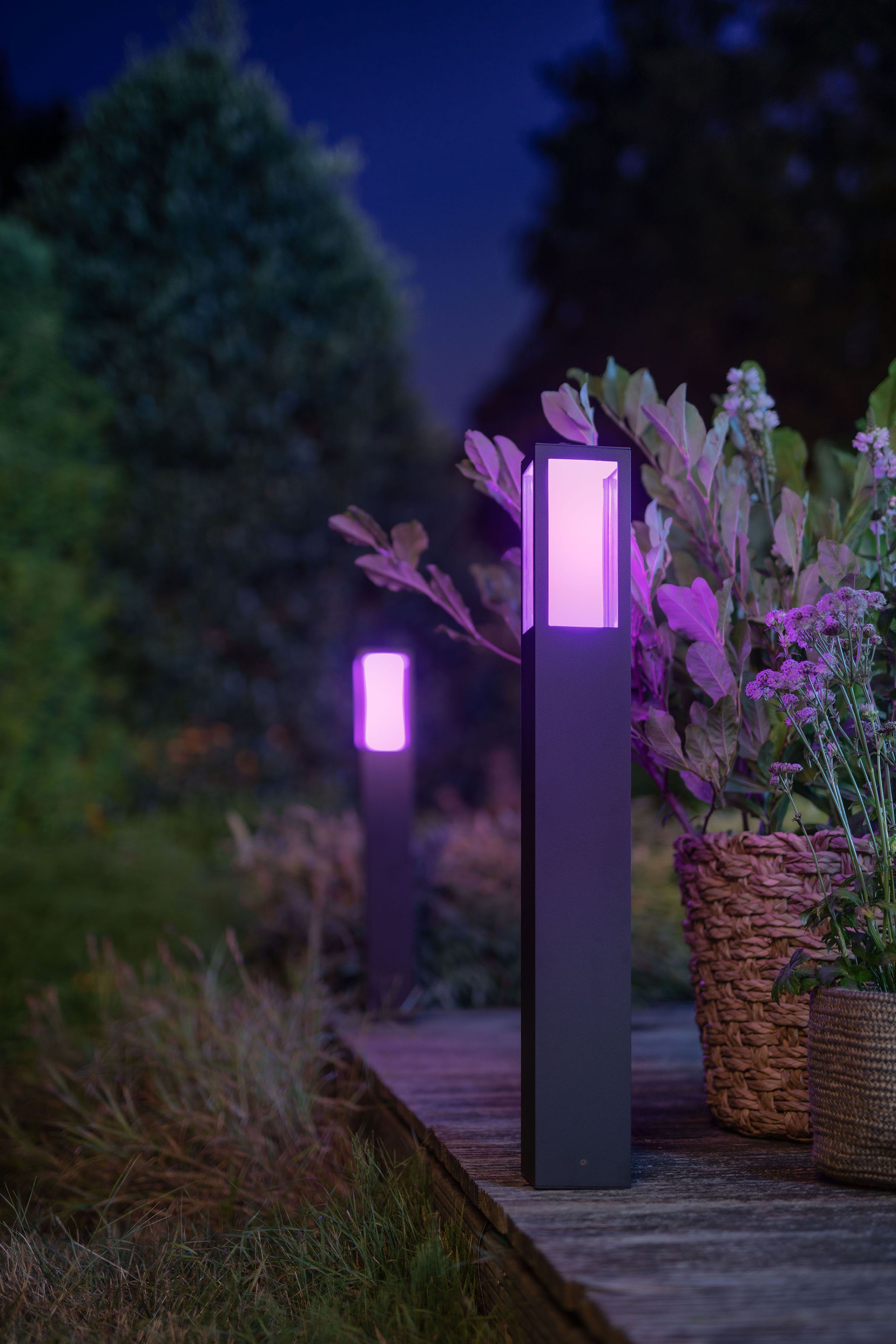 Philips Hue LED Außen-Stehlampe fest Tageslichtweiß, Leuchtdauer Neutralweiß, Extra-Warmweiß, mehrere Home, LED Impress, Kaltweiß, integriert, Smart Warmweiß einstellbar, Helligkeitsstufen, Dimmfunktion