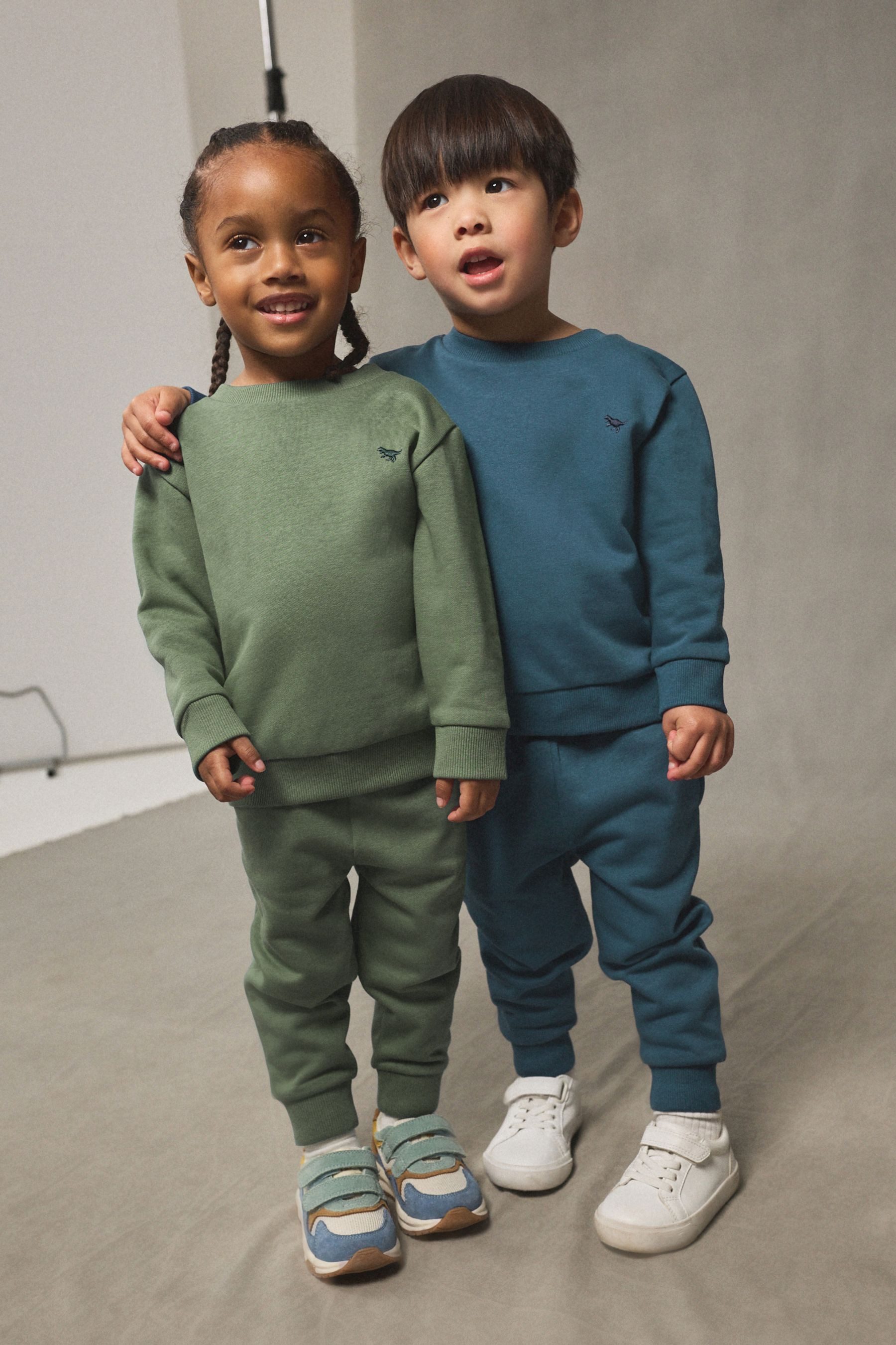 Sweatanzug Sweatshirt und Jogginghose, 2er-Pack