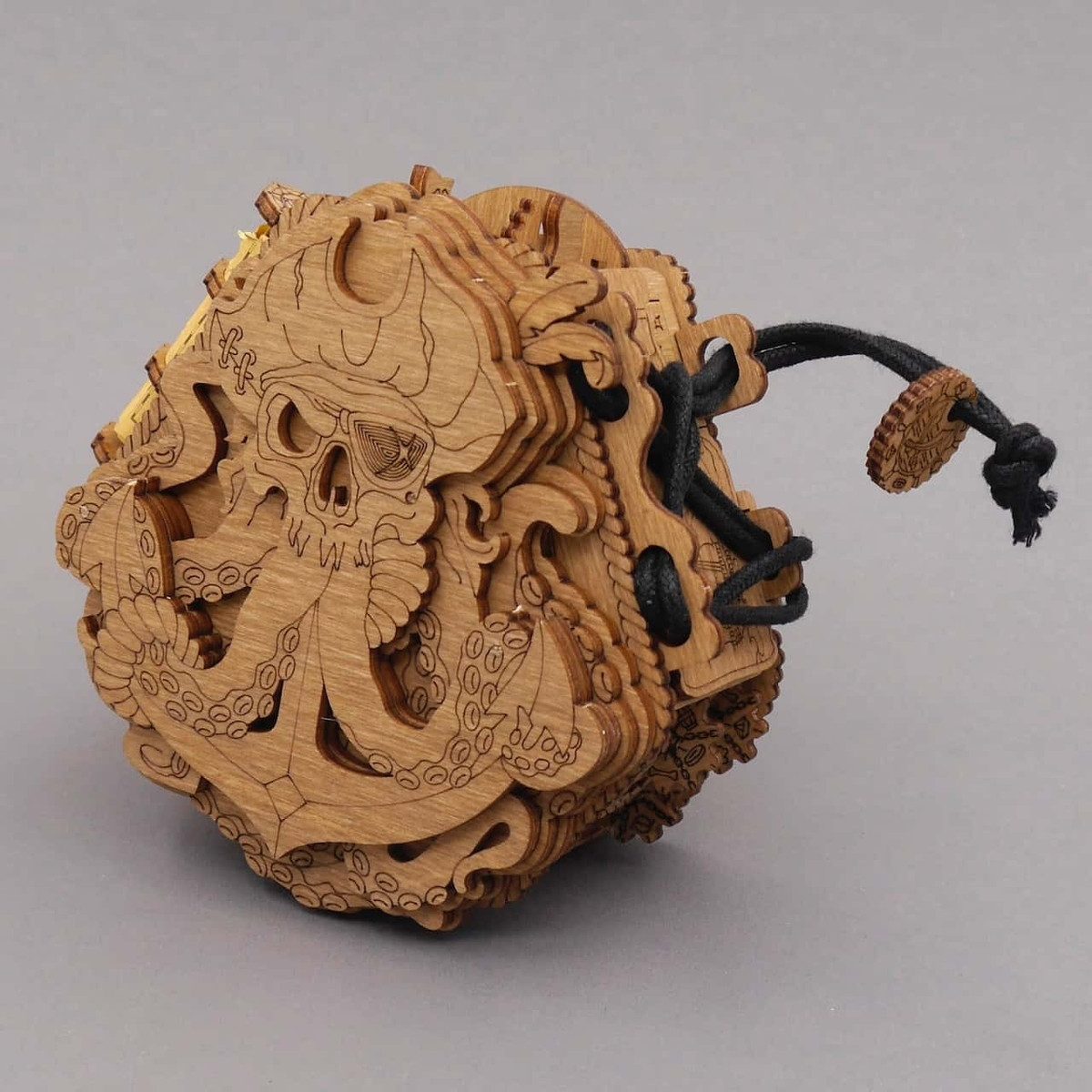 ESC, Escape Welt Spiel BLACKBEARDS COMPASS - spannende Rätselbox, Cluebox, Knobelspiel