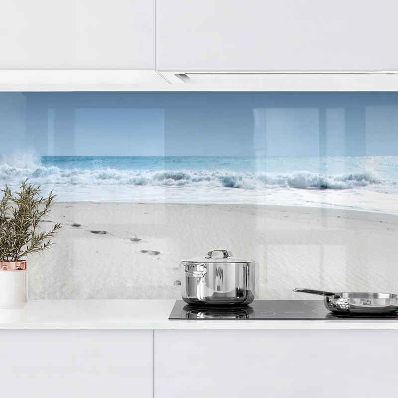 Bilderdepot24 Küchenrückwand blau dekor 3D-Optik Natur Strand Meer Spuren im Sand, (1-tlg., Nischenrückwand - für Fliesenspiegel ohne Bohren - matt), Spritzschutz Rückwand Küche Herd - Folie selbstklebend versch. Größen