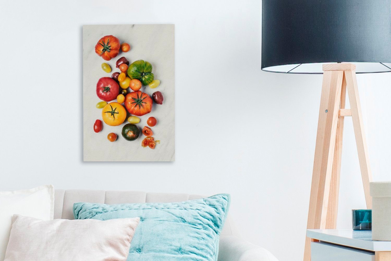 OneMillionCanvasses® Leinwandbild Verschiedene Tomaten bespannt einer Leinwandbild fertig 20x30 St), Marmoroberfläche, Zackenaufhänger, (1 auf cm weißen inkl. Gemälde