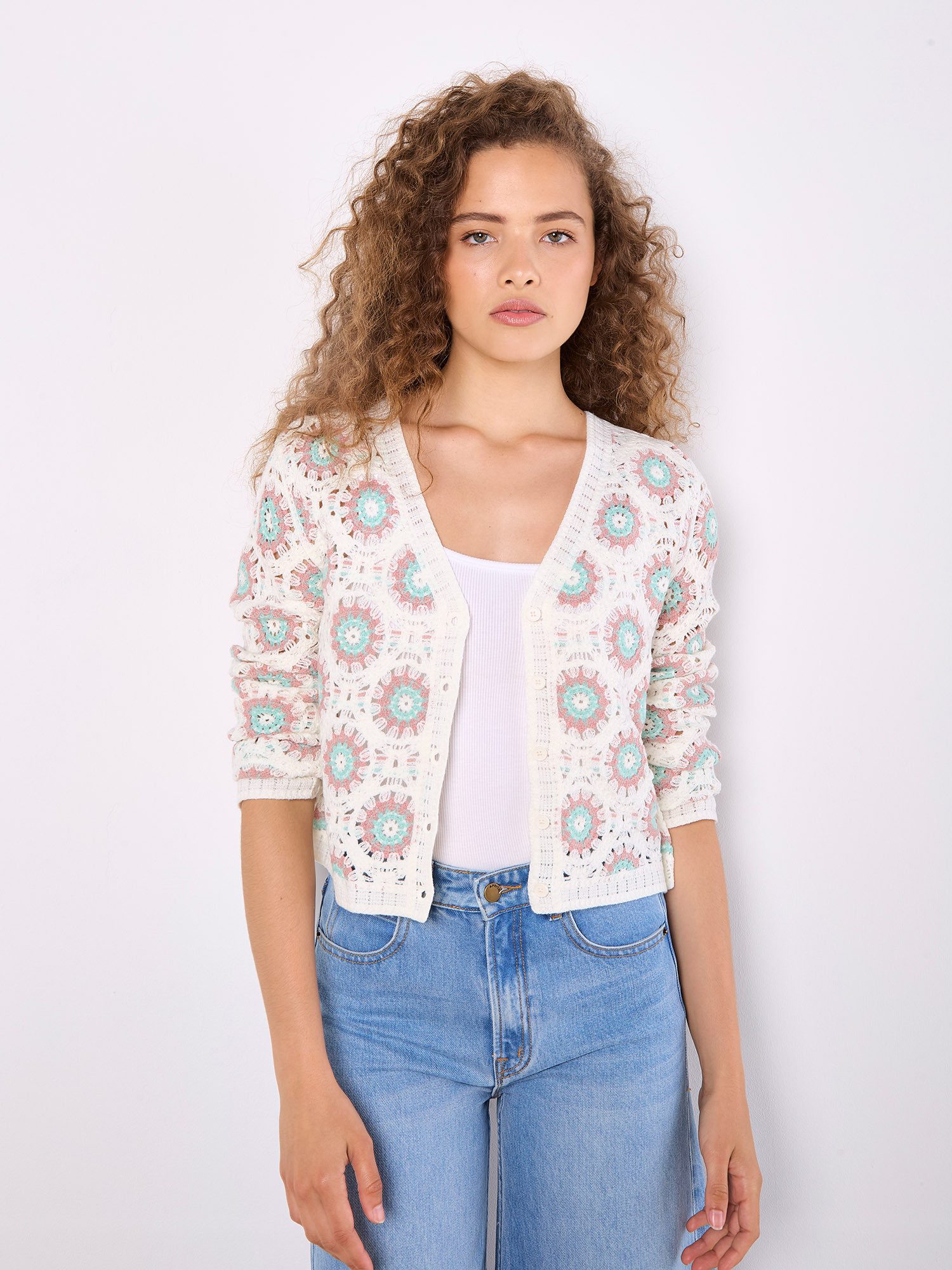 Apricot Cardigan Daisy Crochet Cardigan mit tollem Häkeldesign