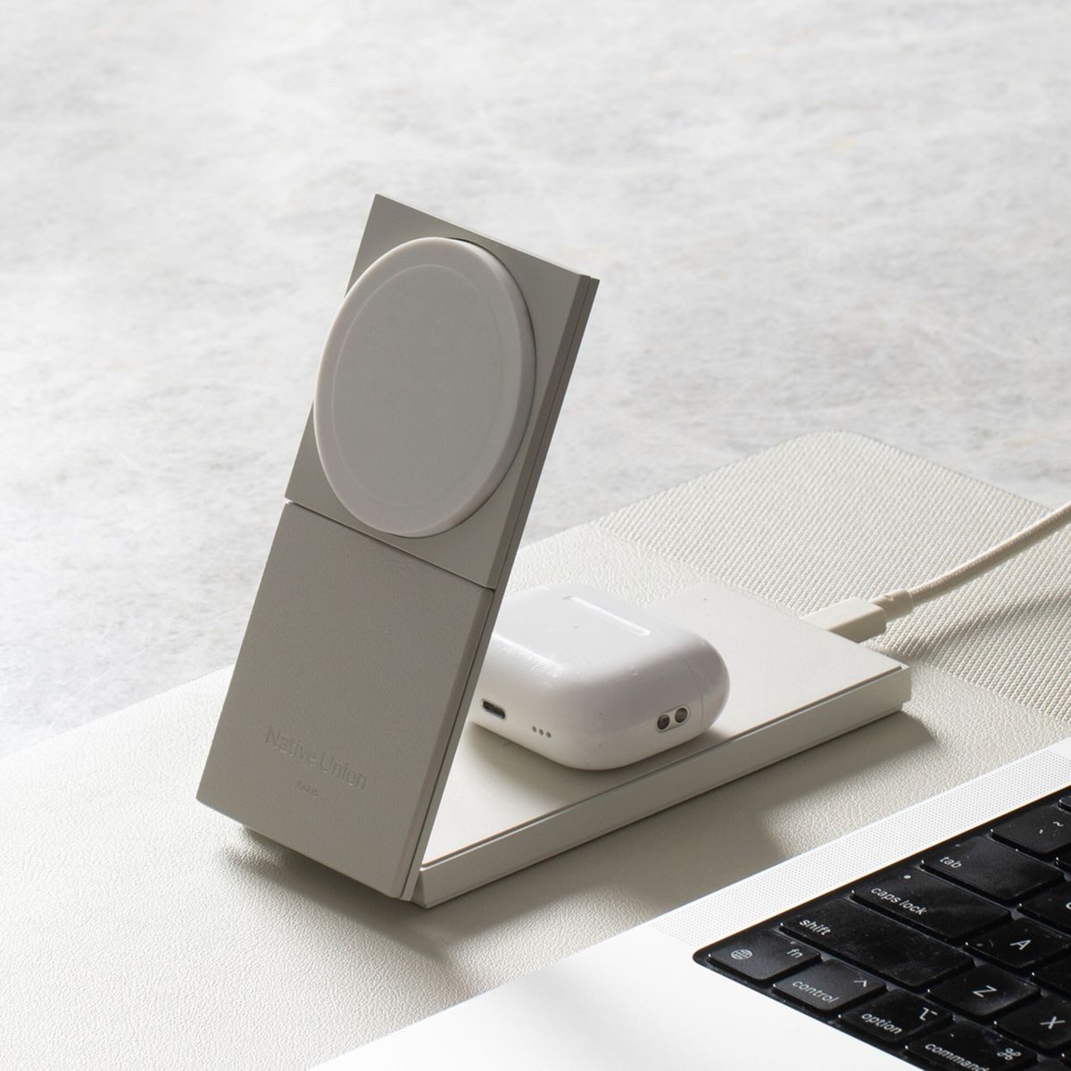 NATIVE UNION Rise 2-in-1 Qi2 Magn. Wireless Charger Sandstone Induktions-Ladegerät