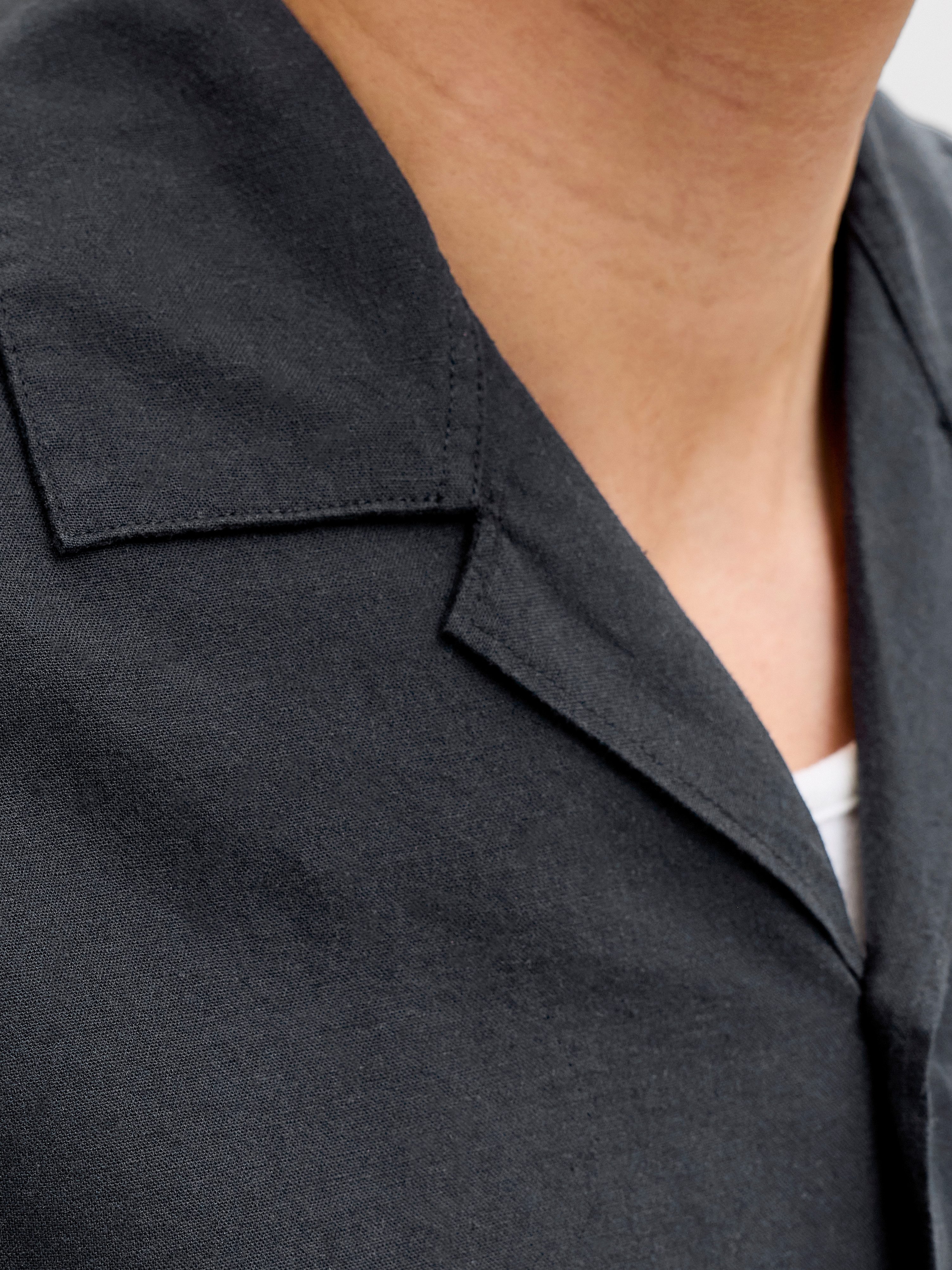 Jack & Jones Kurzarmhemd JJEBREEZE LINEN BLEND RESORT SHIRT SS SN mit Knopfleiste