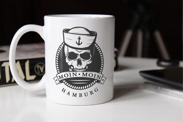 MoonWorks Tasse Kaffee-Tasse Becher Totenkopf Matrose Anker Motiv Skull Emblem Schriftzug Moin Moin Hamburg Moonworks®, Keramik