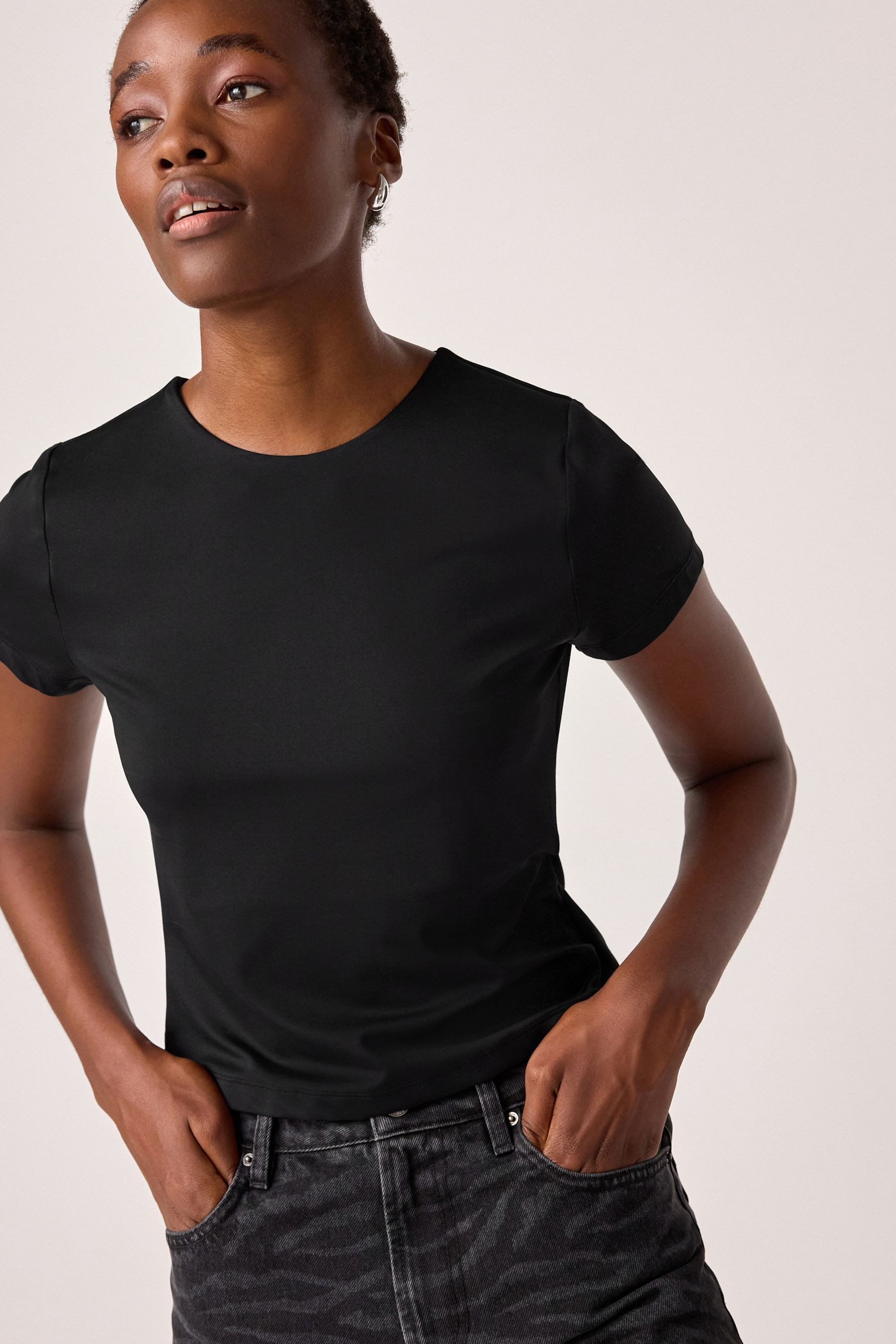 Next T-Shirt Slim Fit Kurzarm-T-Shirt mit weicher Haptik (1-tlg)