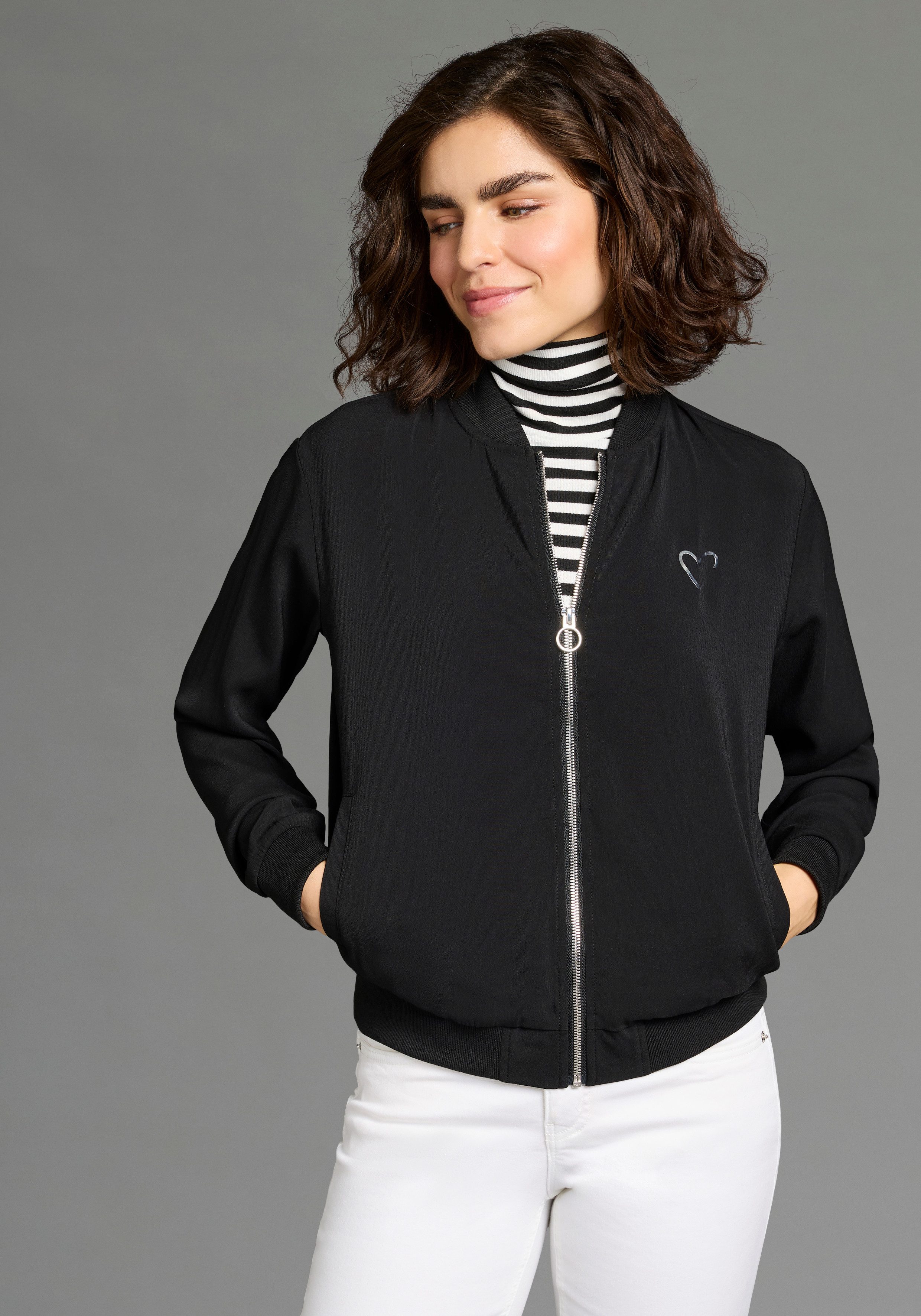 Laura Scott Blouson mit Herz Druck-Applikationen, leichte Übergangsjacken. € 59,99, (€ 59,99 pro 1 Stk).