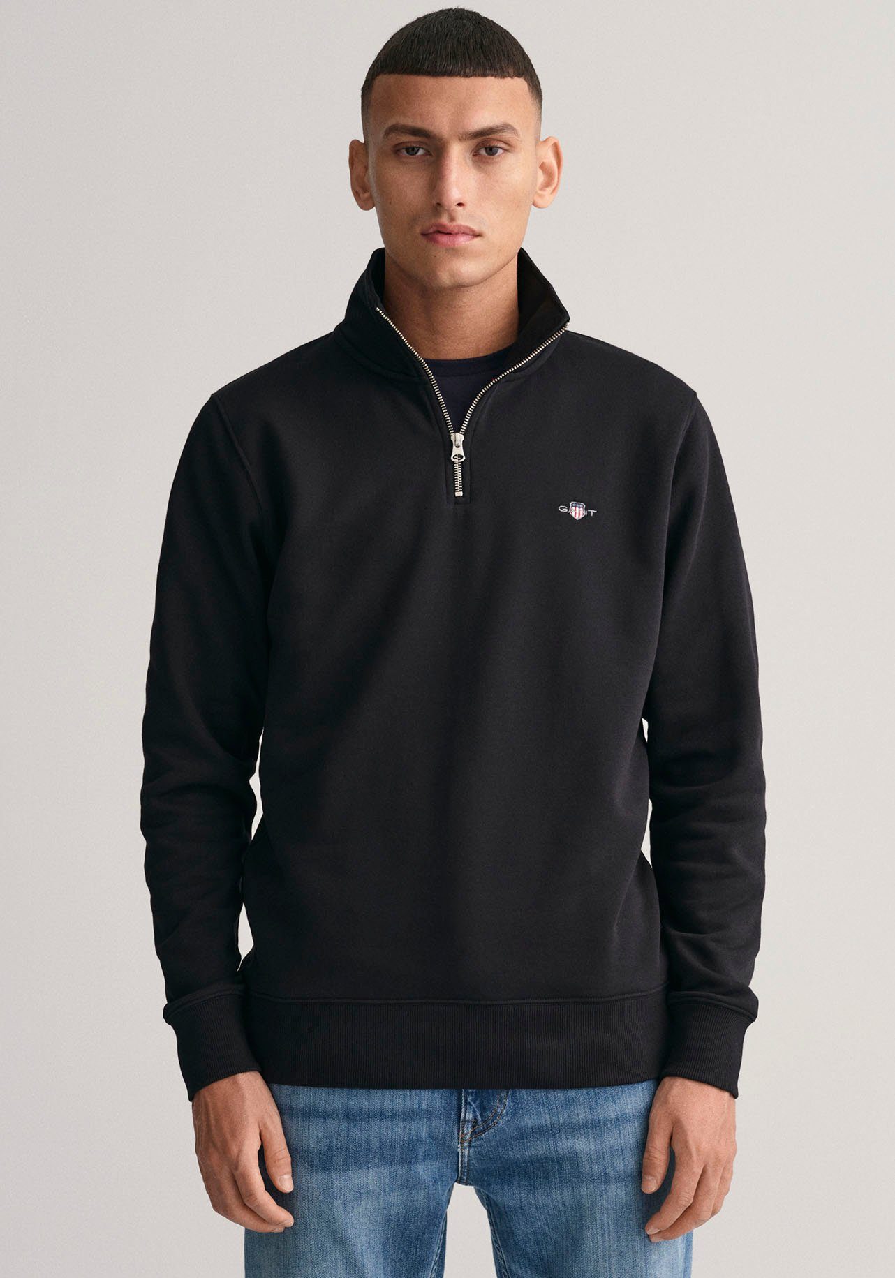 Gant Sweatshirt REG SHIELD HALF ZIP SWEAT mit Logostickerei auf der Brust BLACK