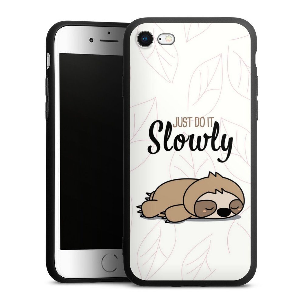 DeinDesign Handyhülle Tiere Faultier lazy sunday Just Do It Slowly Sloth,  Apple iPhone SE (2020) Silikon Hülle Premium Case Handy Schutzhülle