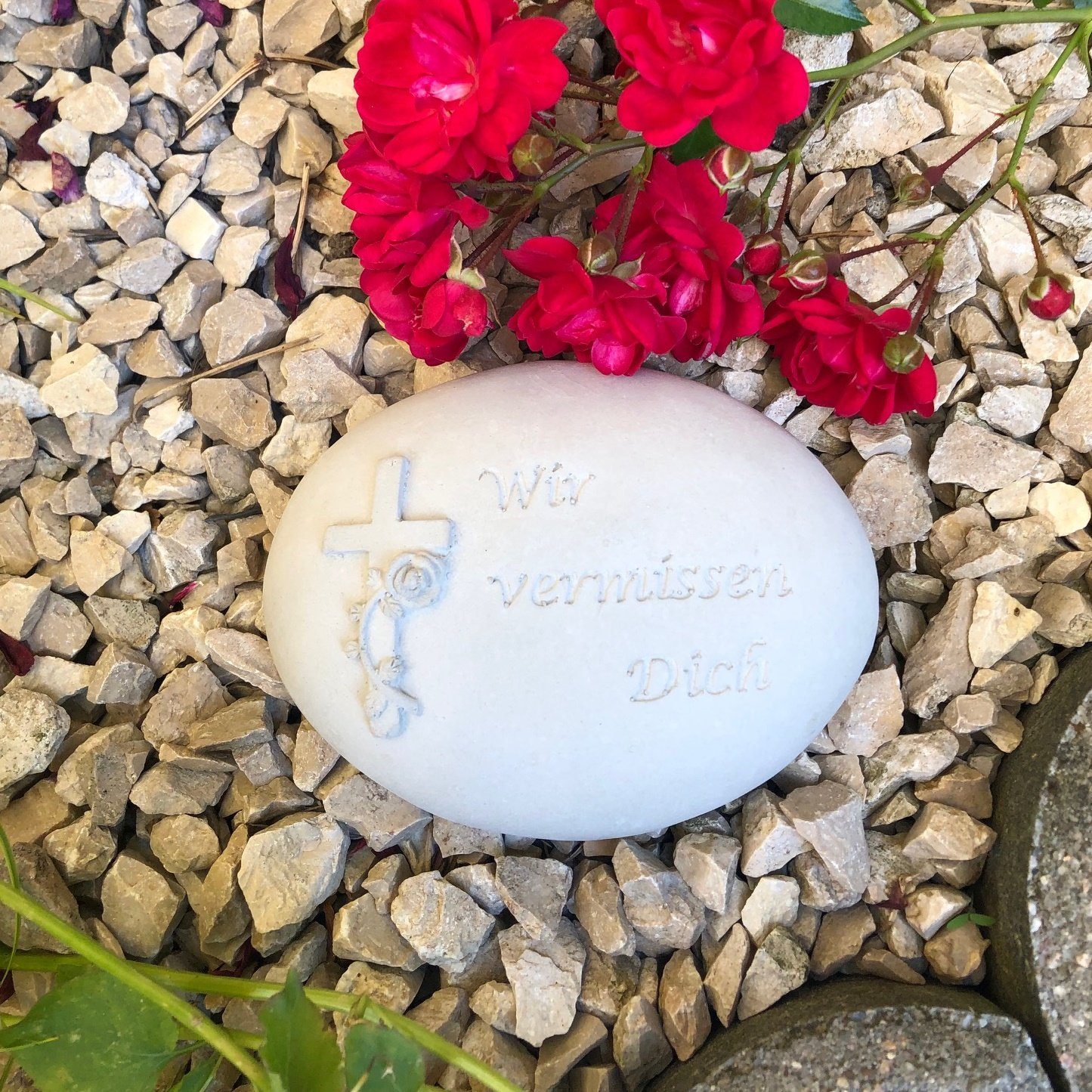 Radami Gartenfigur Gedenkstein - Wir vermissen Dich - Grabschmuck Grabherz günstig online kaufen