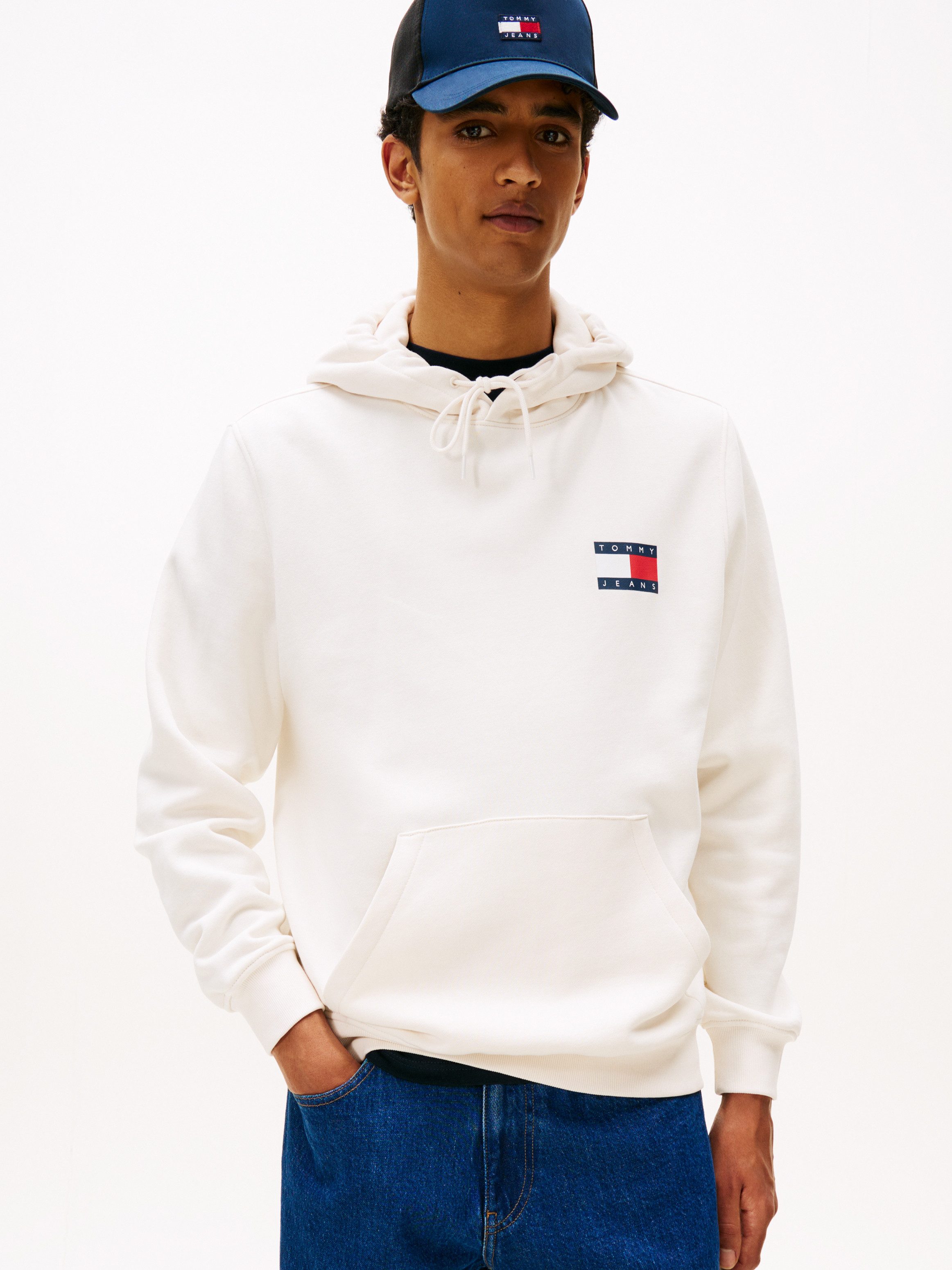 Tommy Jeans Sweatshirt TJM REG ESSENTIAL FLAG HOOD EXT mit bedruckten Marke günstig online kaufen