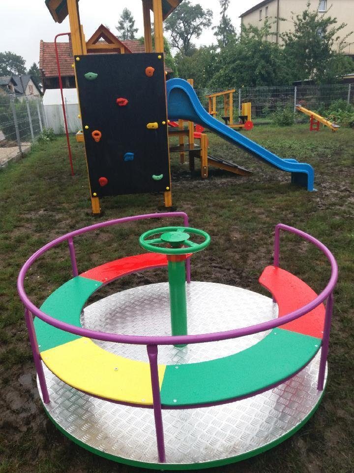 JVmoebel Klettergerüst Drehbares Karussell aus robustem Material für Kinder, (Karussell), Made in Europa