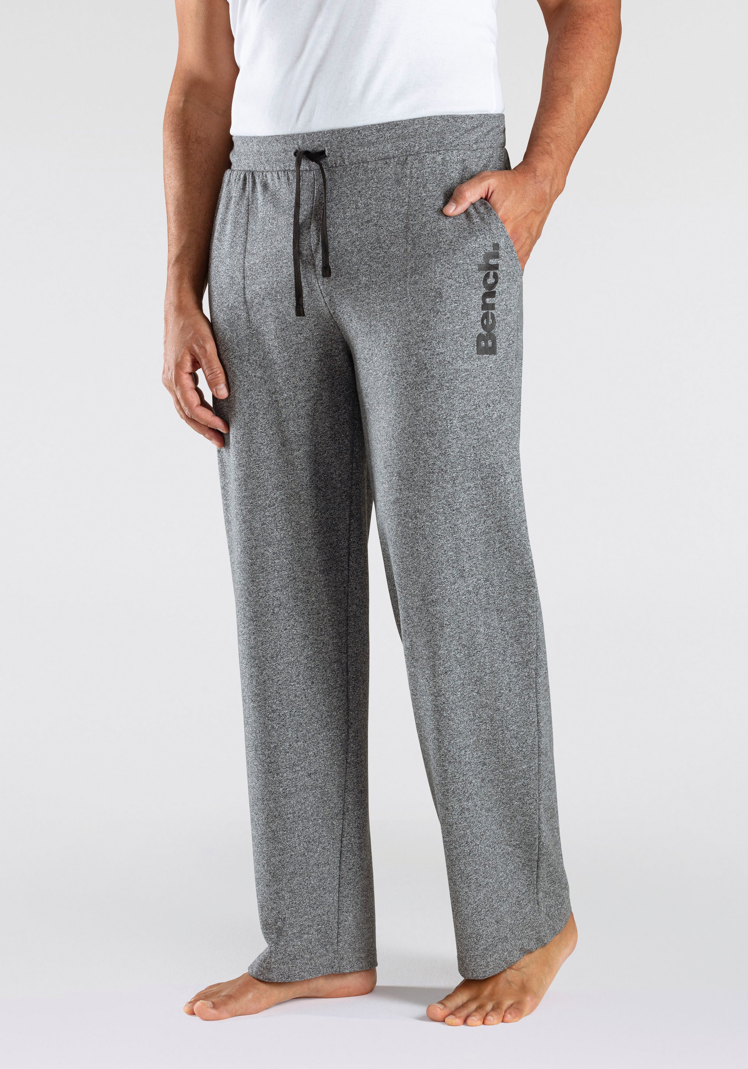 Bench. Loungewear Jogginghose kurze Relaxshort mit Kordel, Jogginghose, leichte Sweat-Qualität