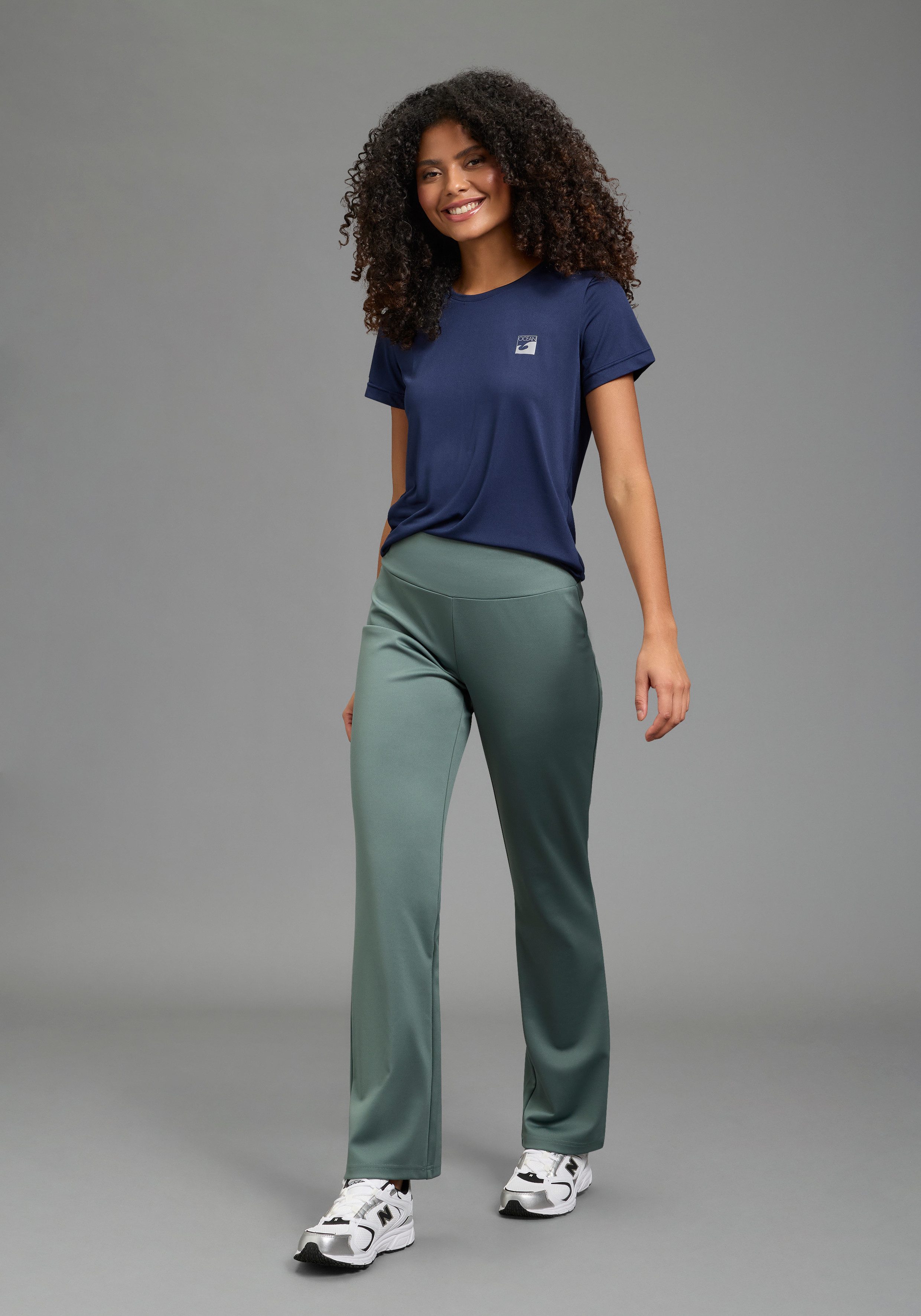 Laura Scott Jerseyhose BOOTCUT aus Polyester und Elasthan, unifarbene Optik. € 29,99, (€ 29,99 pro 1 Stk).