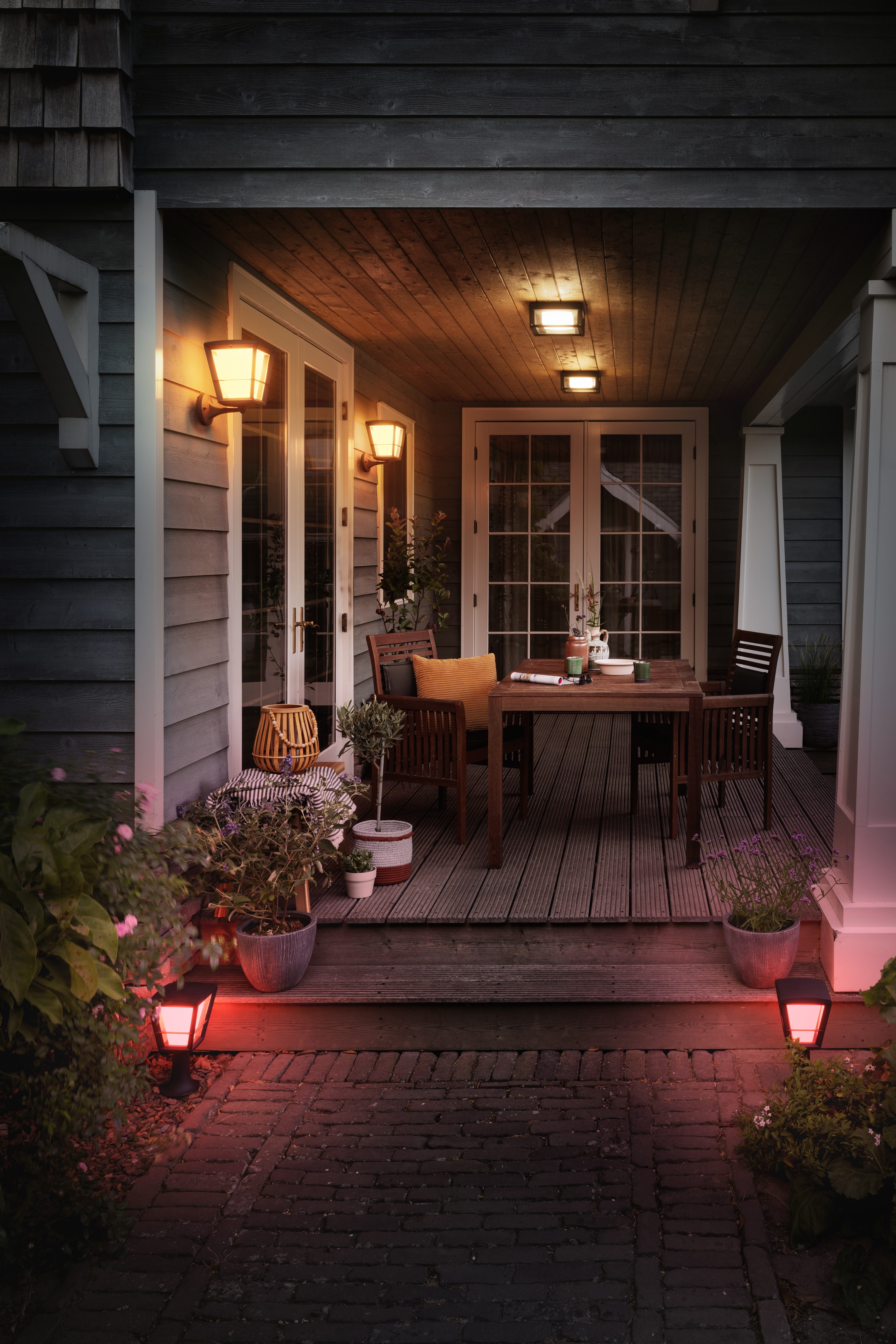 Philips Hue LED Außen-Wandleuchte Outdoor White & Color Ambiance Econic quadratisch schwarz, Abschaltautomatik, Bluetooth, CCT - über Fernbedienung, Dimmfunktion, Einschlafhilfe, Farbsteuerung, Farbwechsel, Memory, nach Trennung vom Netz, Nachtlichtfunktion, RGB, Smart Home, Timerfunktion, Weckerfunktion, dimmbar über Fernbedienung, mehrere Helligkeitsstufen, LED fest integriert, Farbwechsler, RGB, warmweiß - kaltweiß, Steuerbar per App und Stimme, Smart Home fähig, Farbfähig und Weißtöne