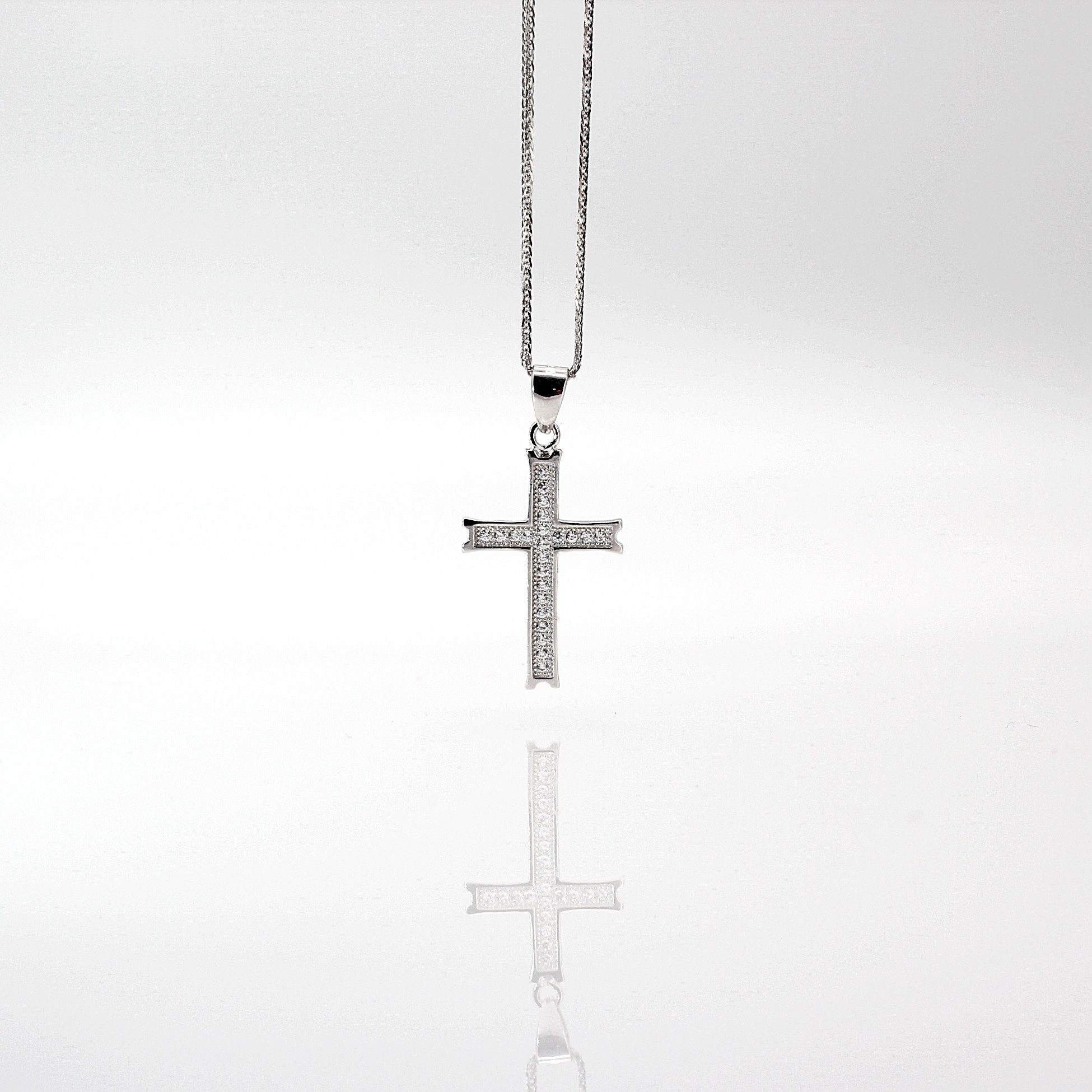 ELLAWIL Kreuzkette Silberkette mit Kreuz Anhänger Halskette Jesuskreuz Christus Kirche (Kettenlänge 40 cm, Sterling Silber 925), inklusive Geschenkschachtel