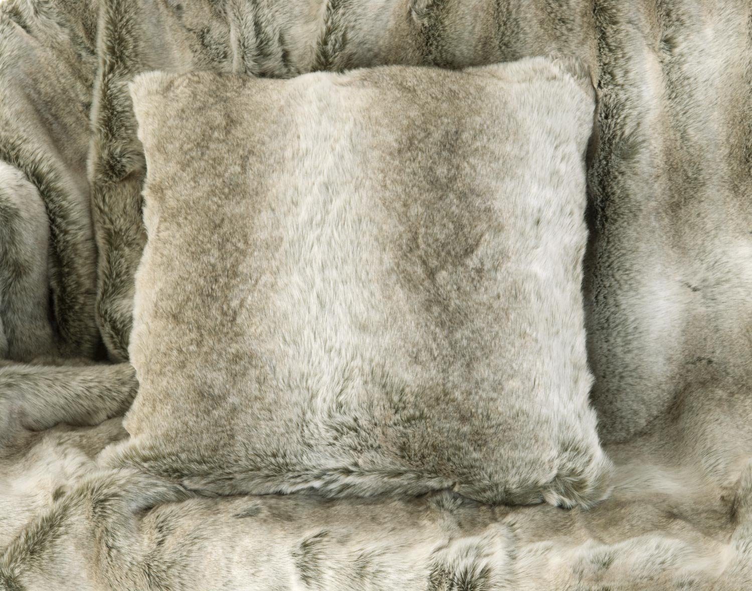 Wohnen und Accessoires GmbH & Co. KG Fellkissen Fellkissen (Kunstfell) "Grauwolf grau-beige" 45x45 cm, Felloptik