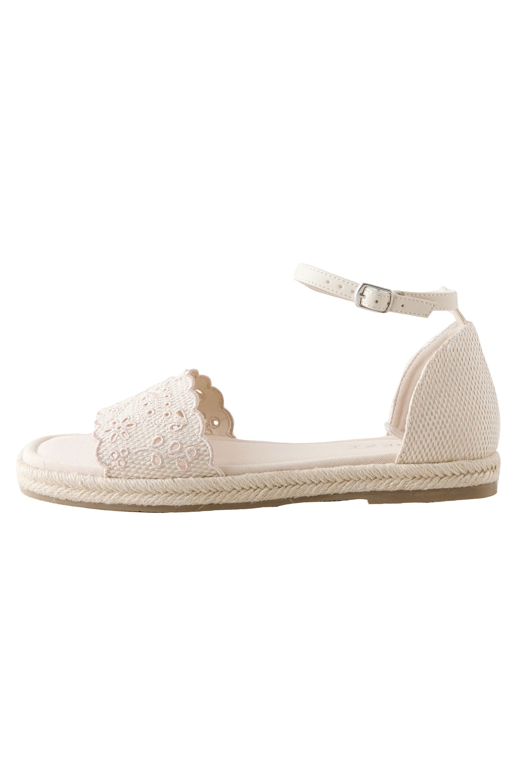 Next Eckige Ledersandalen mit Zierausschnitten Keilsandalette