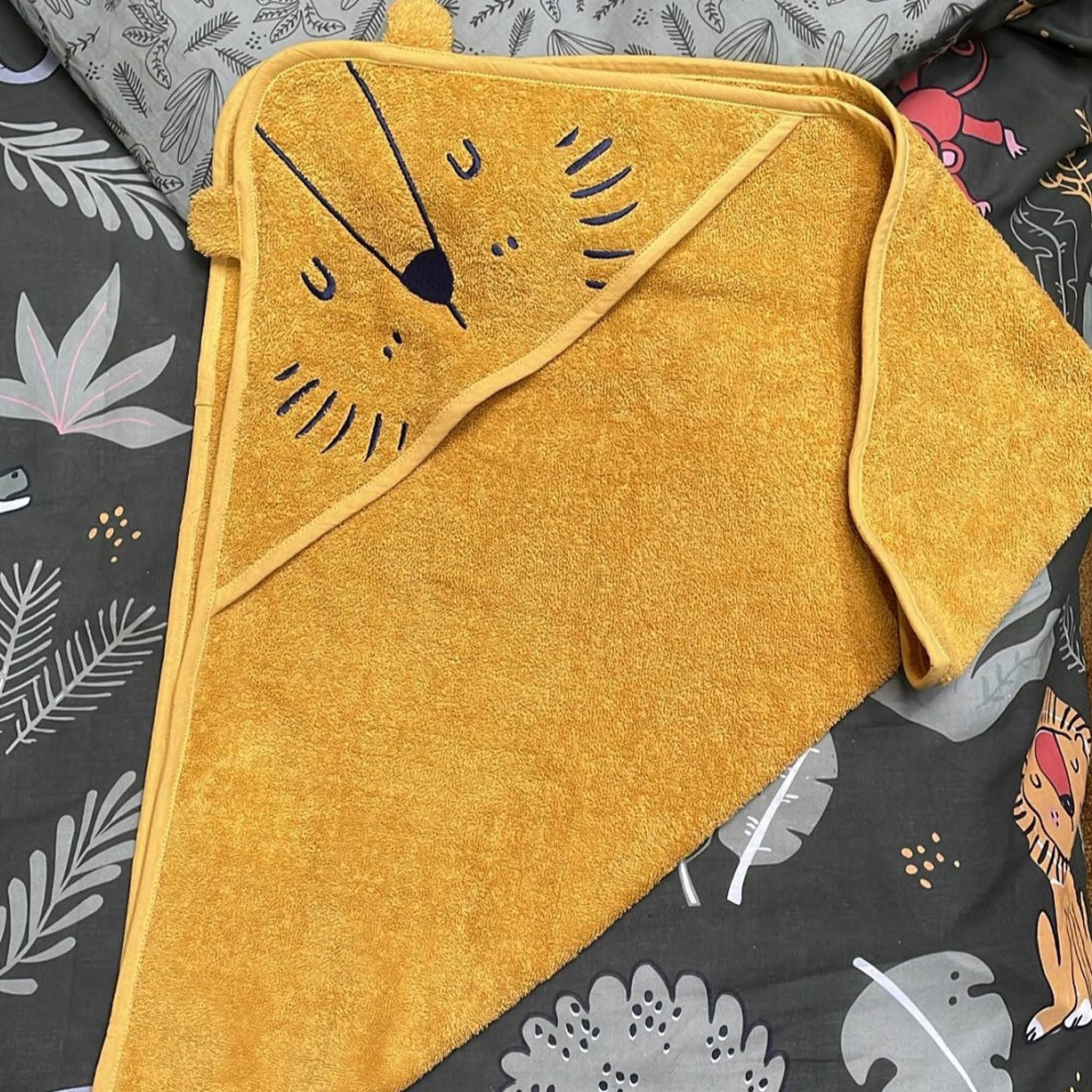 Familando Kapuzenhandtuch Löwe, Gold Gelb, 80x80 cm, 100% Baumwolle, Frotte günstig online kaufen