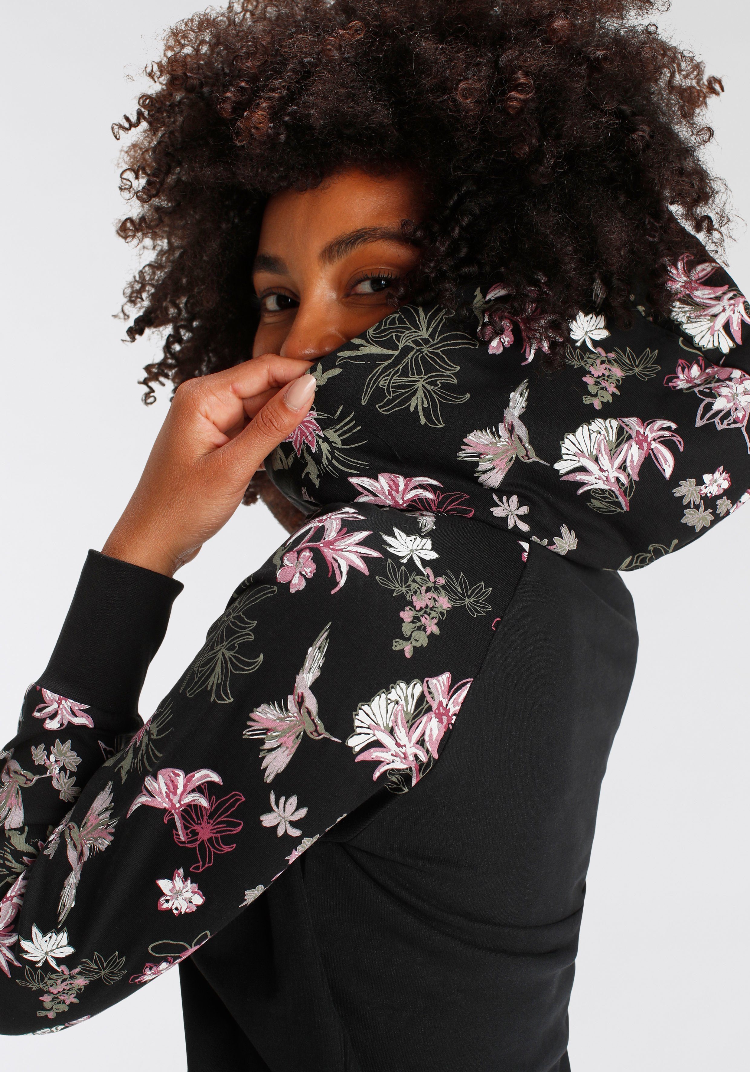 KangaROOS Sweatkleid knielang, figurumspielend, aus angerauter Sweatware, mit Kapuze